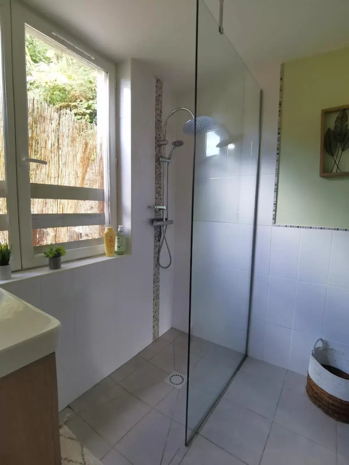 Shower, Bathroom in Les lits de l'Arz