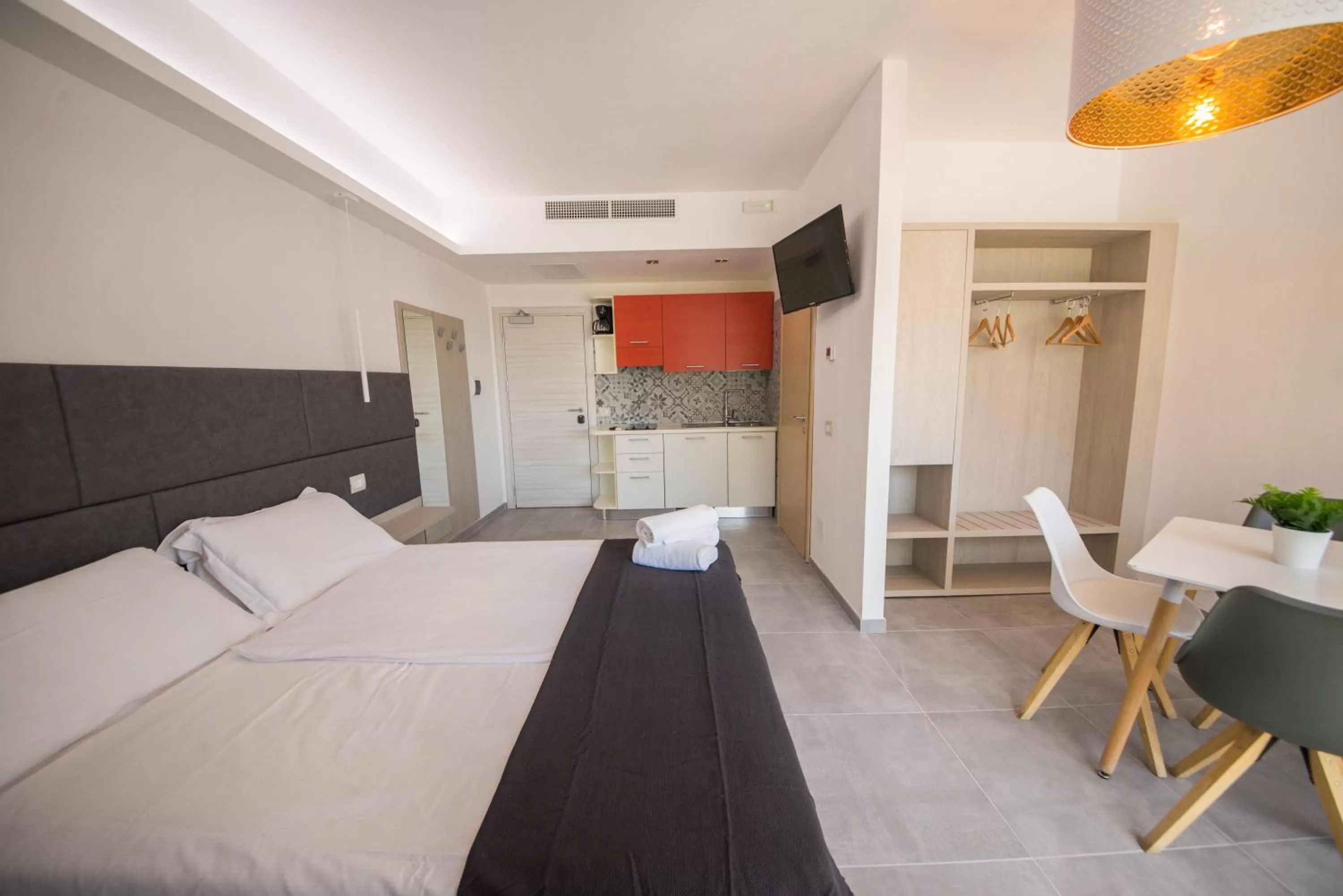 Photo of the whole room, Bed in Residence Cristine