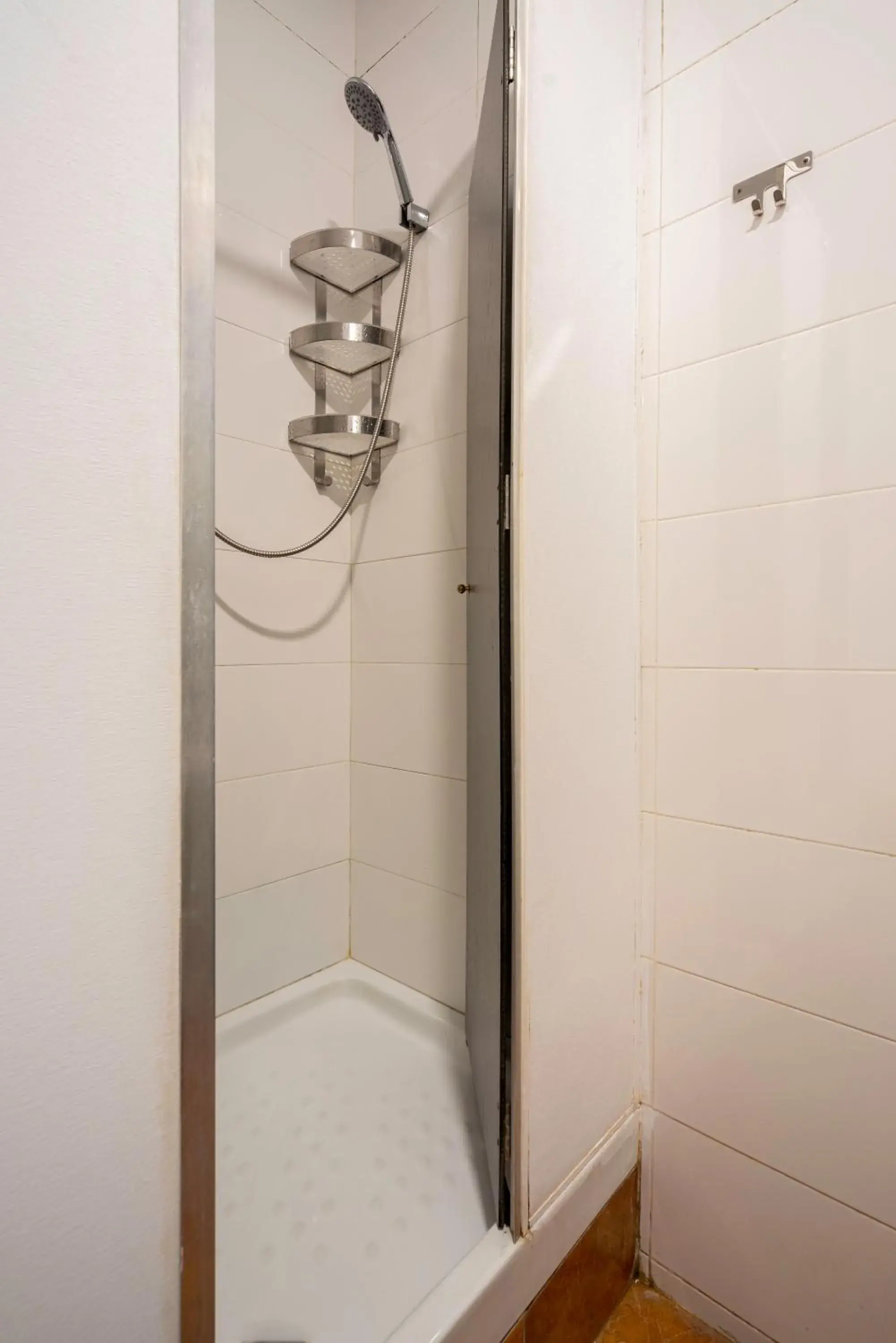 Shower, Bathroom in Casa Barcelo Hostel Barcelona