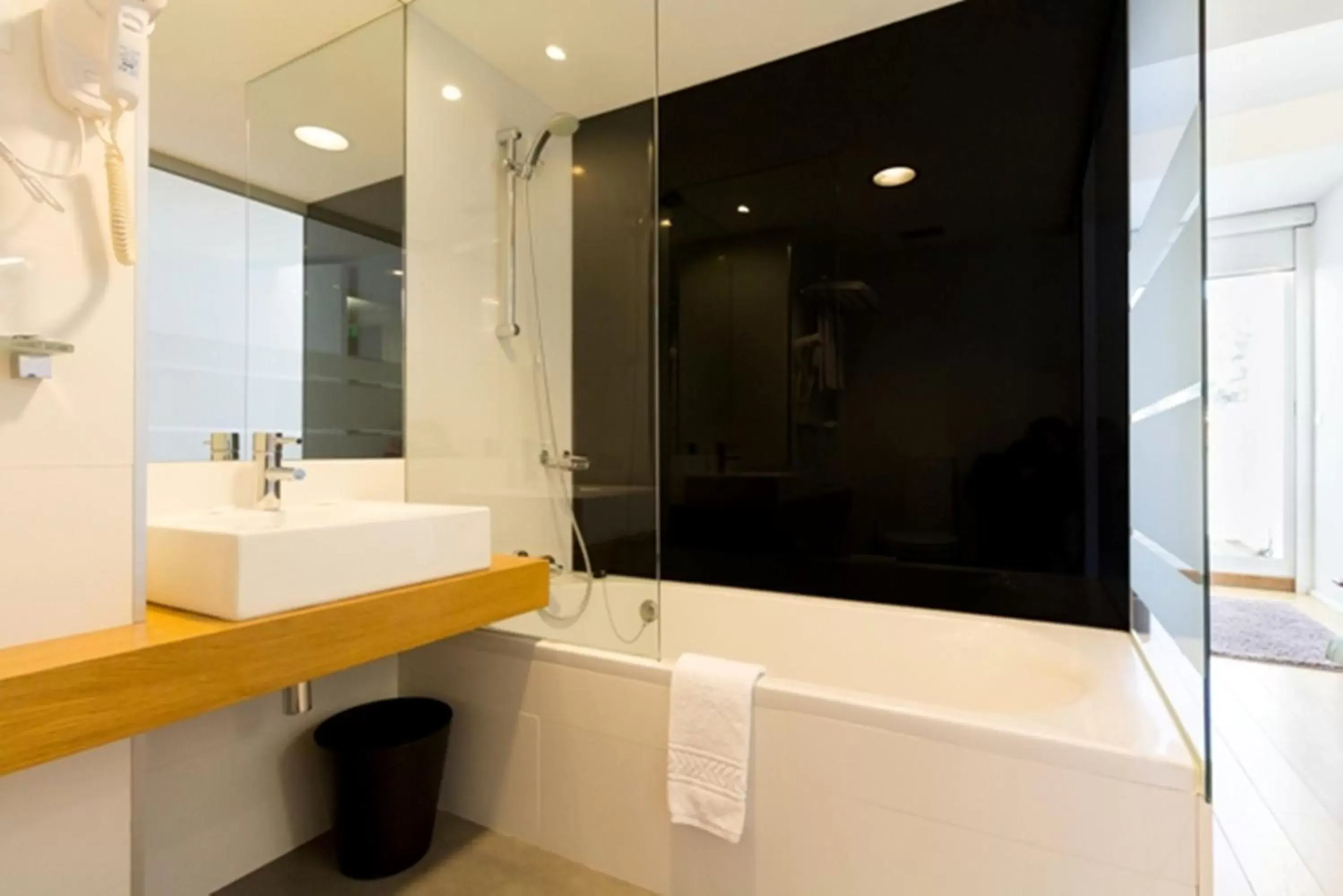 Bathroom in Hotel Laranjeira