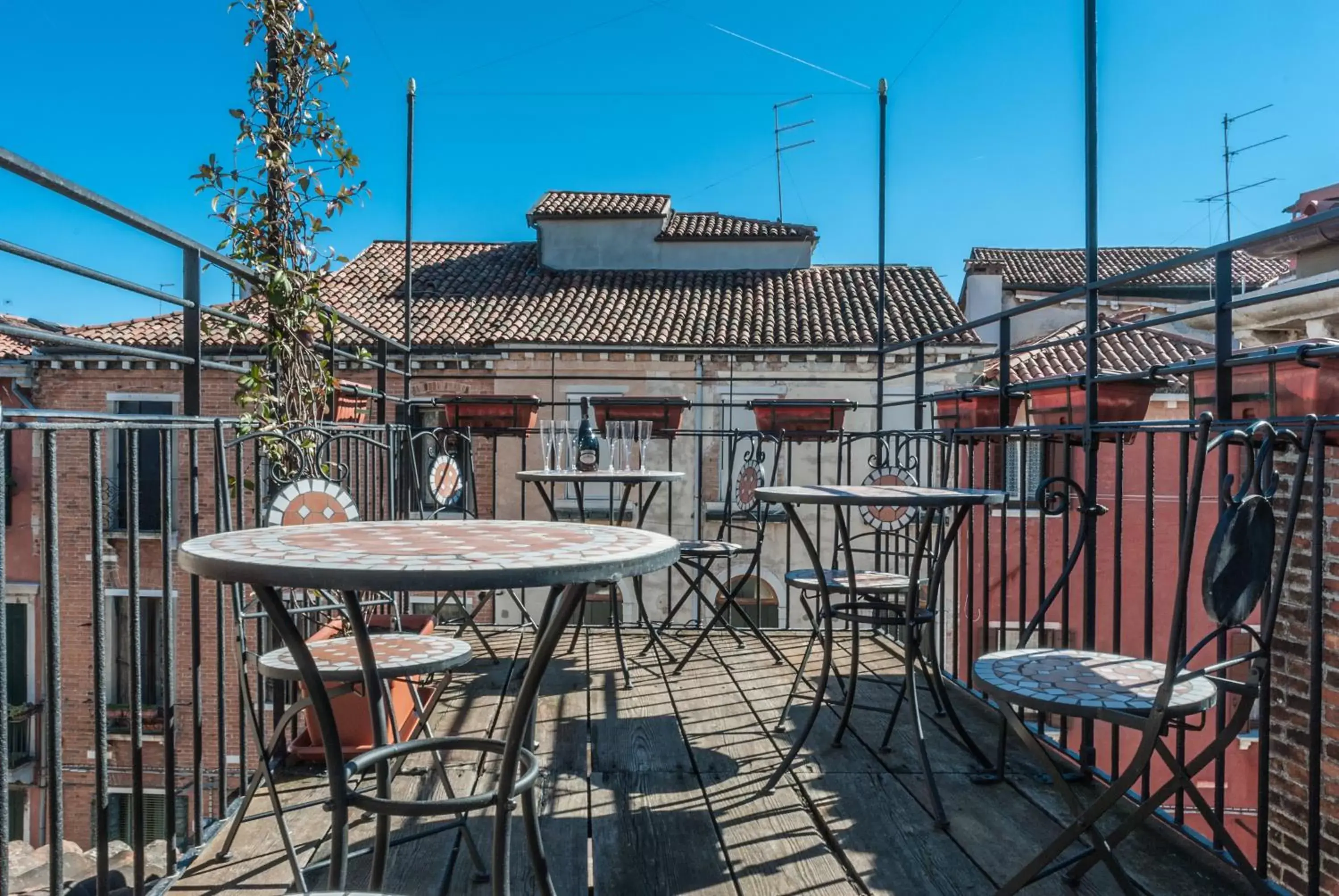 Balcony/Terrace in Ca' San Trovaso - 6 Rooms