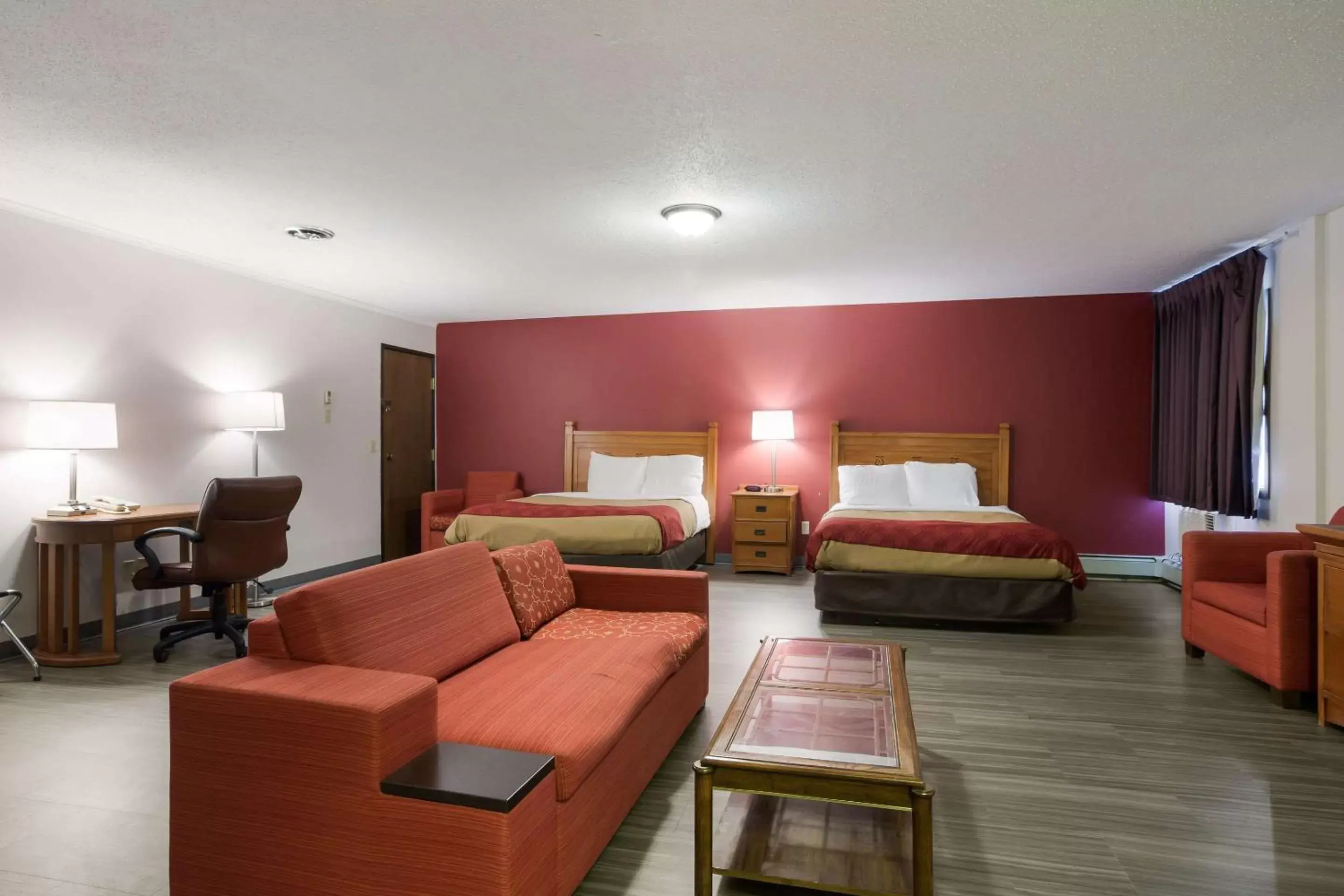 Photo of the whole room, Seating Area in Econo Lodge Inn & Suites