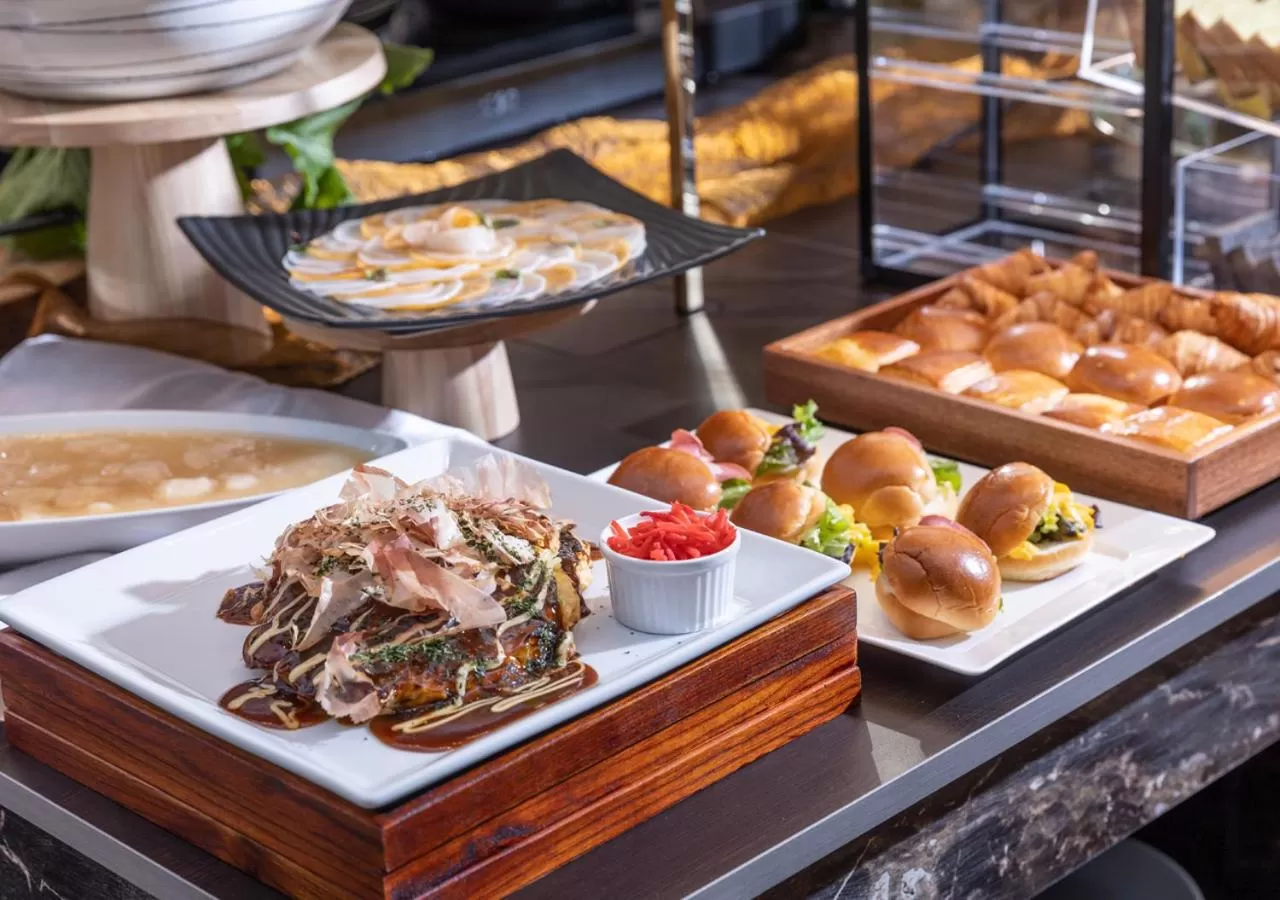 Restaurant/places to eat in APA Hotel & Resort Osaka Umeda Eki Tower