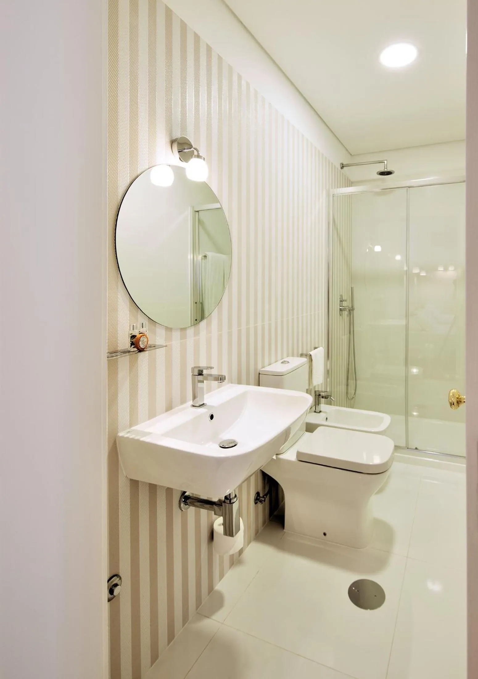 Shower in The Rex Hotel Porto