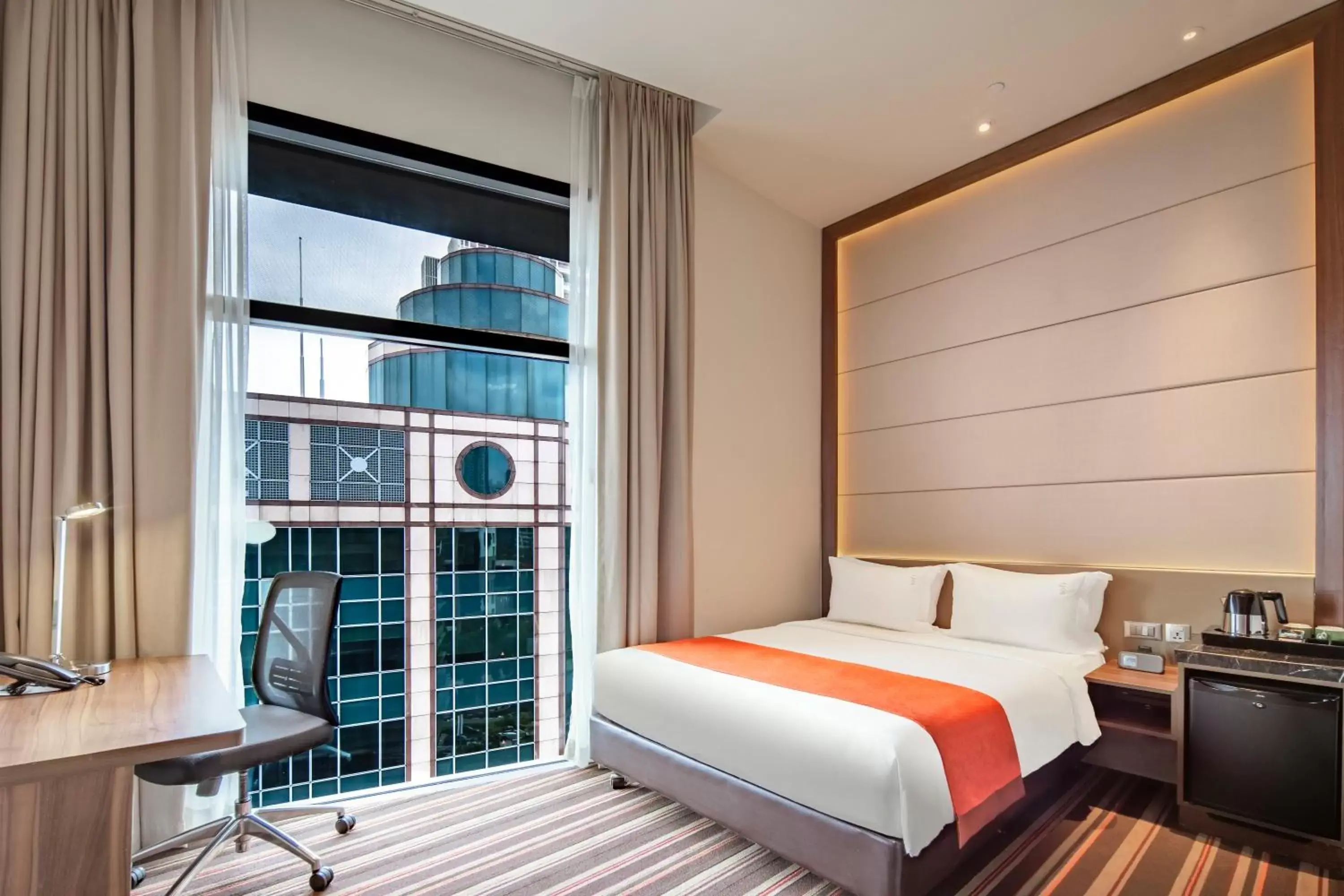 Photo of the whole room, Bed in Holiday Inn Express Singapore Clarke Quay by IHG Photo of the whole room, Bed in Holiday Inn Express Singapore Clarke Quay by IHG