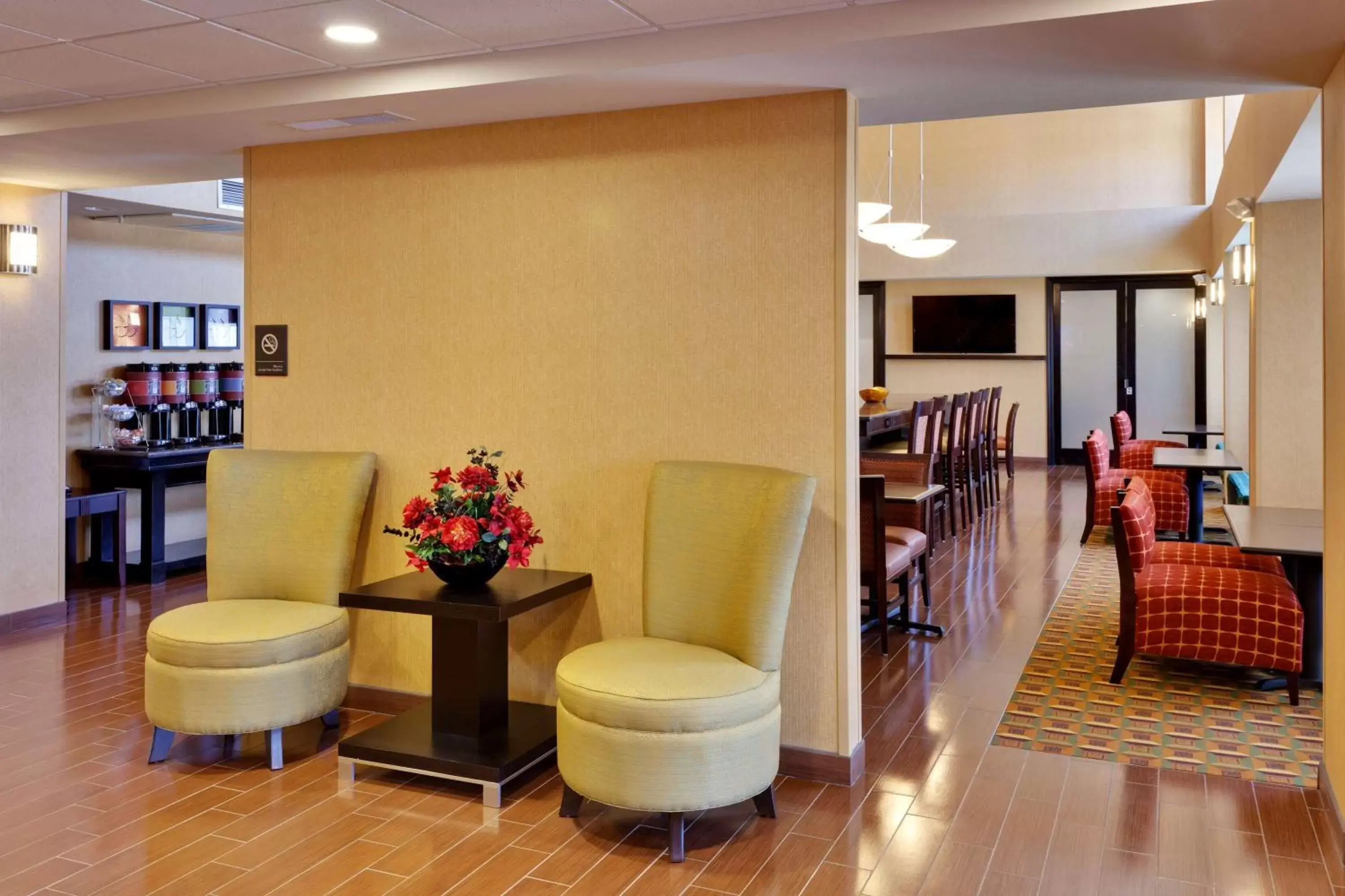 Lobby or reception in Hampton Inn & Suites Fresno - Northwest Lobby or reception in Hampton Inn & Suites Fresno - Northwest
