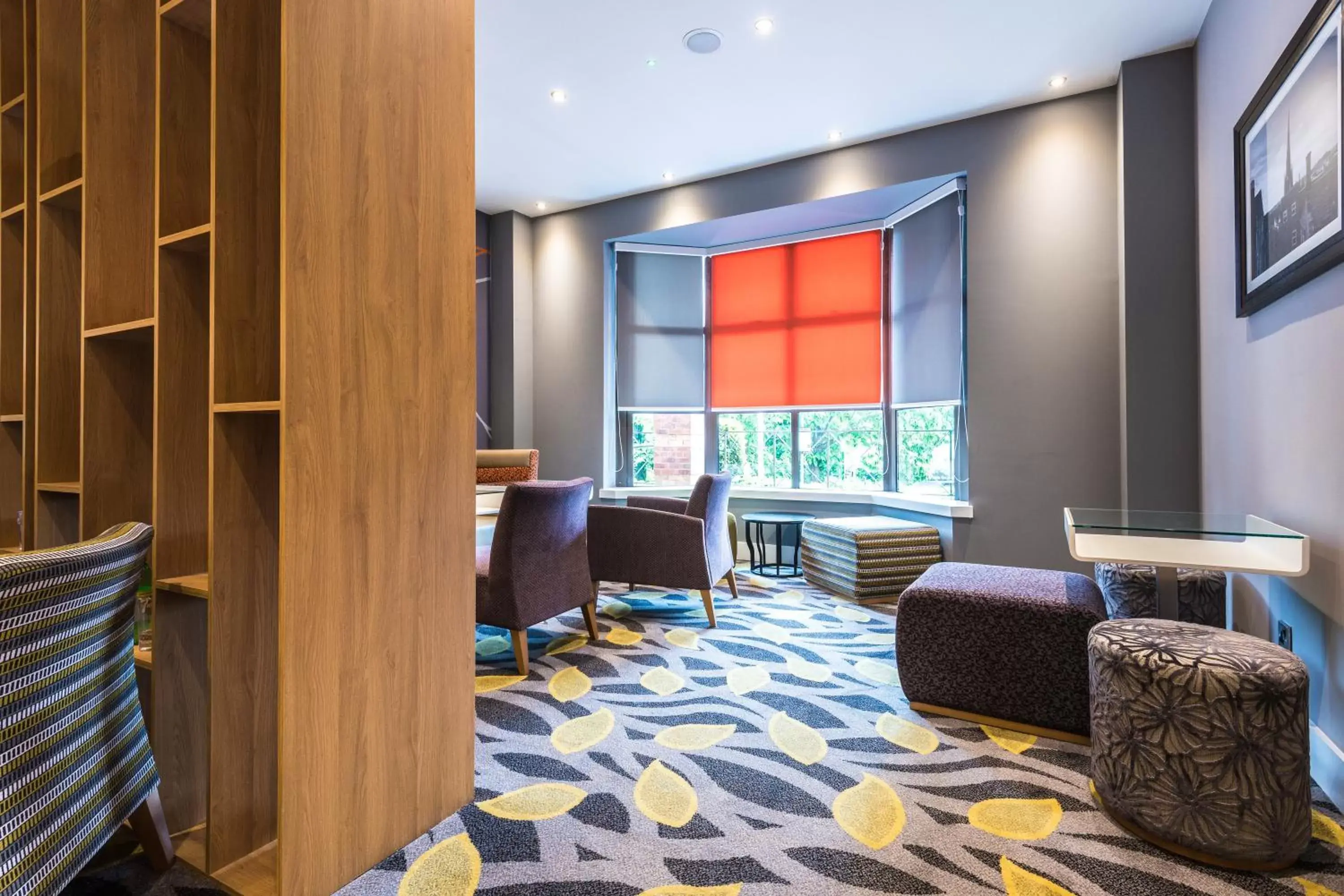 Lounge or bar, Seating Area in Holiday Inn Rotherham-Sheffield M1,Jct.33, an IHG Hotel