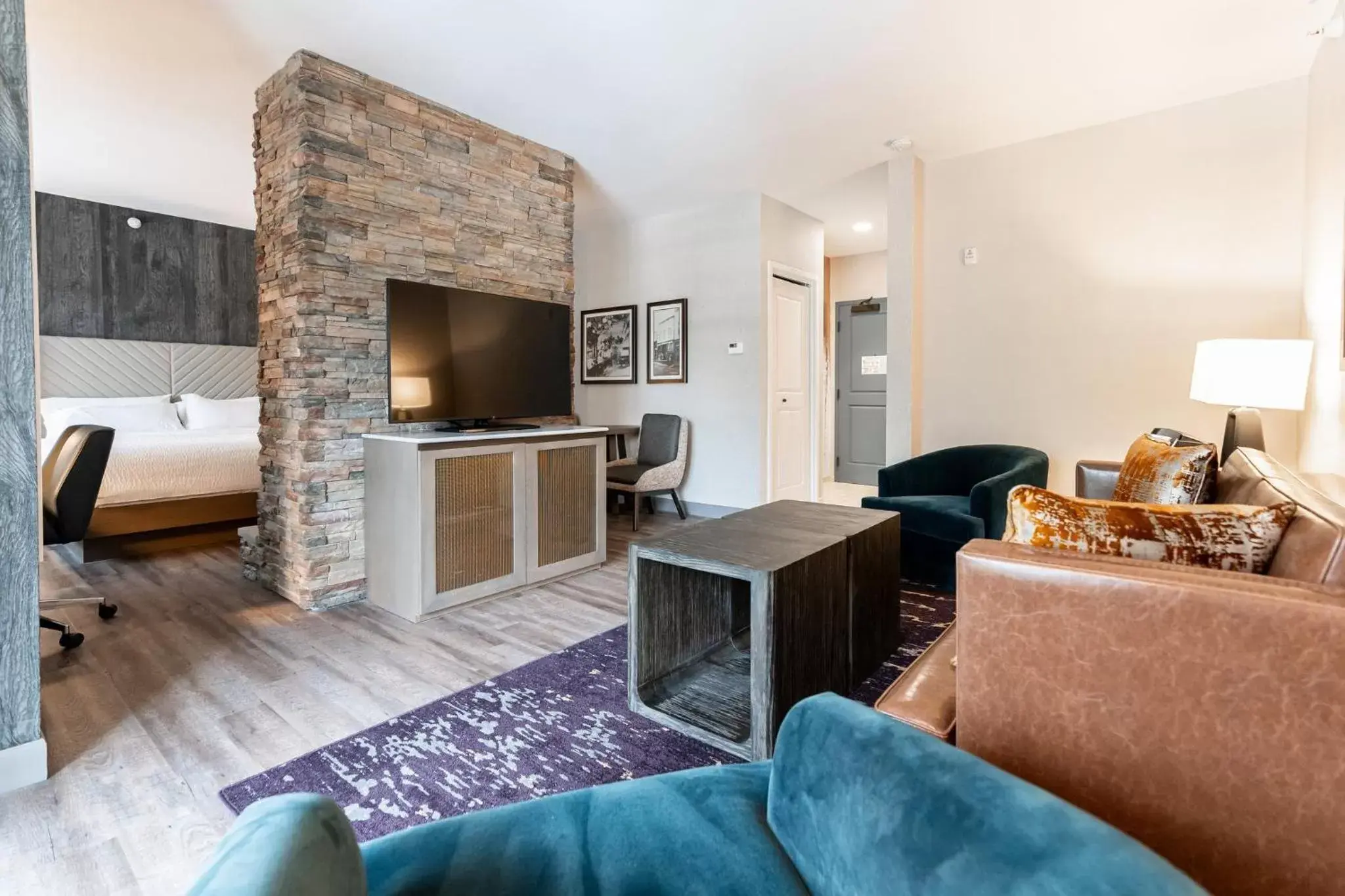 Photo of the whole room, Seating Area in Holiday Inn Resort Deadwood Mountain Grand, an IHG Hotel