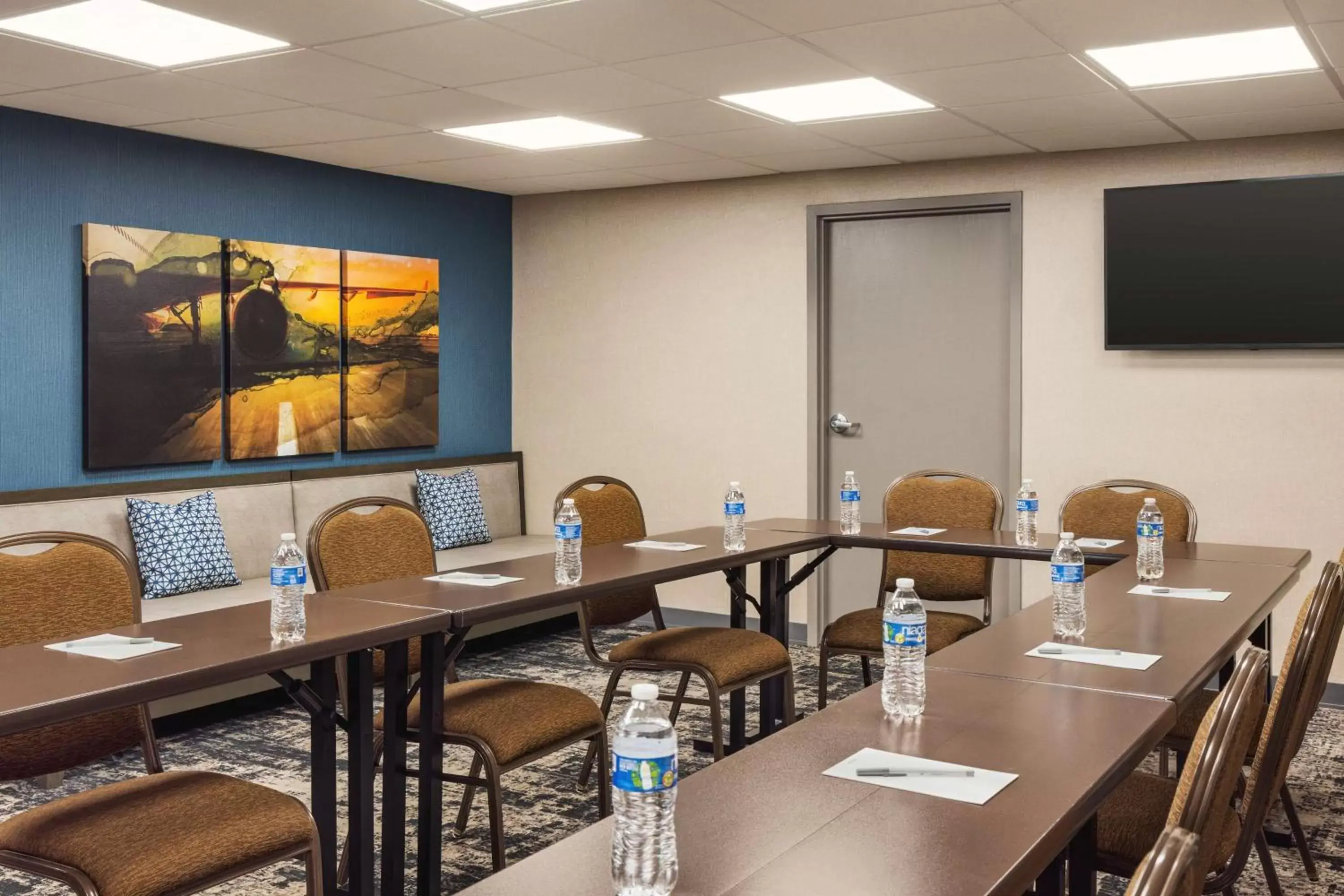 Meeting/conference room in Hampton Inn Chicago-O'Hare International Airport