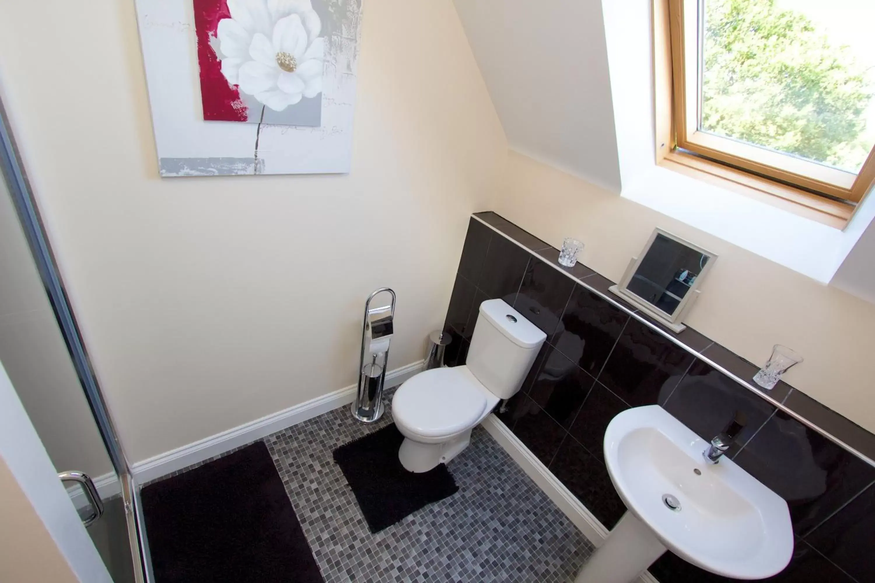 Bathroom in Henbere Farm B&B