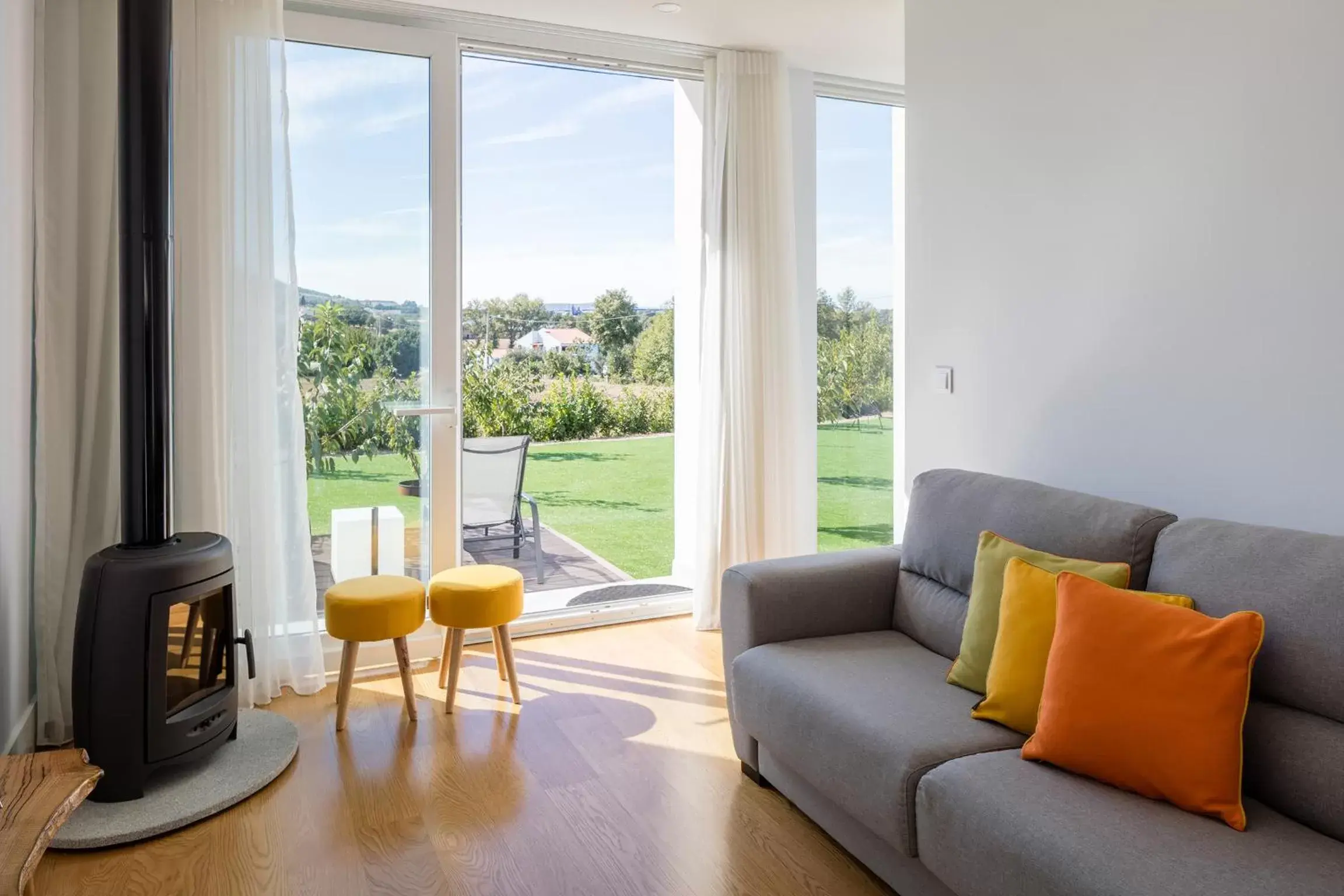 Living room, Seating Area in Cerca Design House