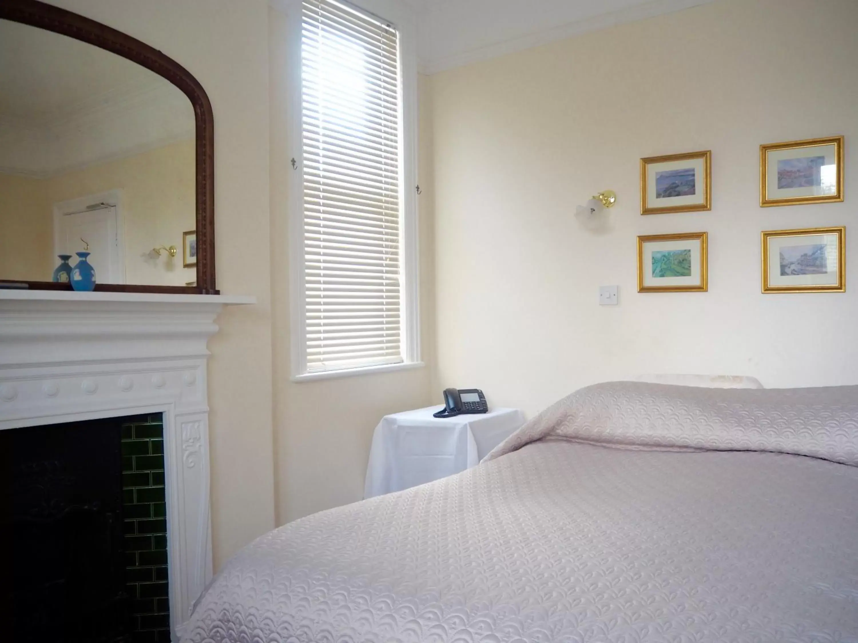 Bedroom, Bed in The Old Manse Pickering