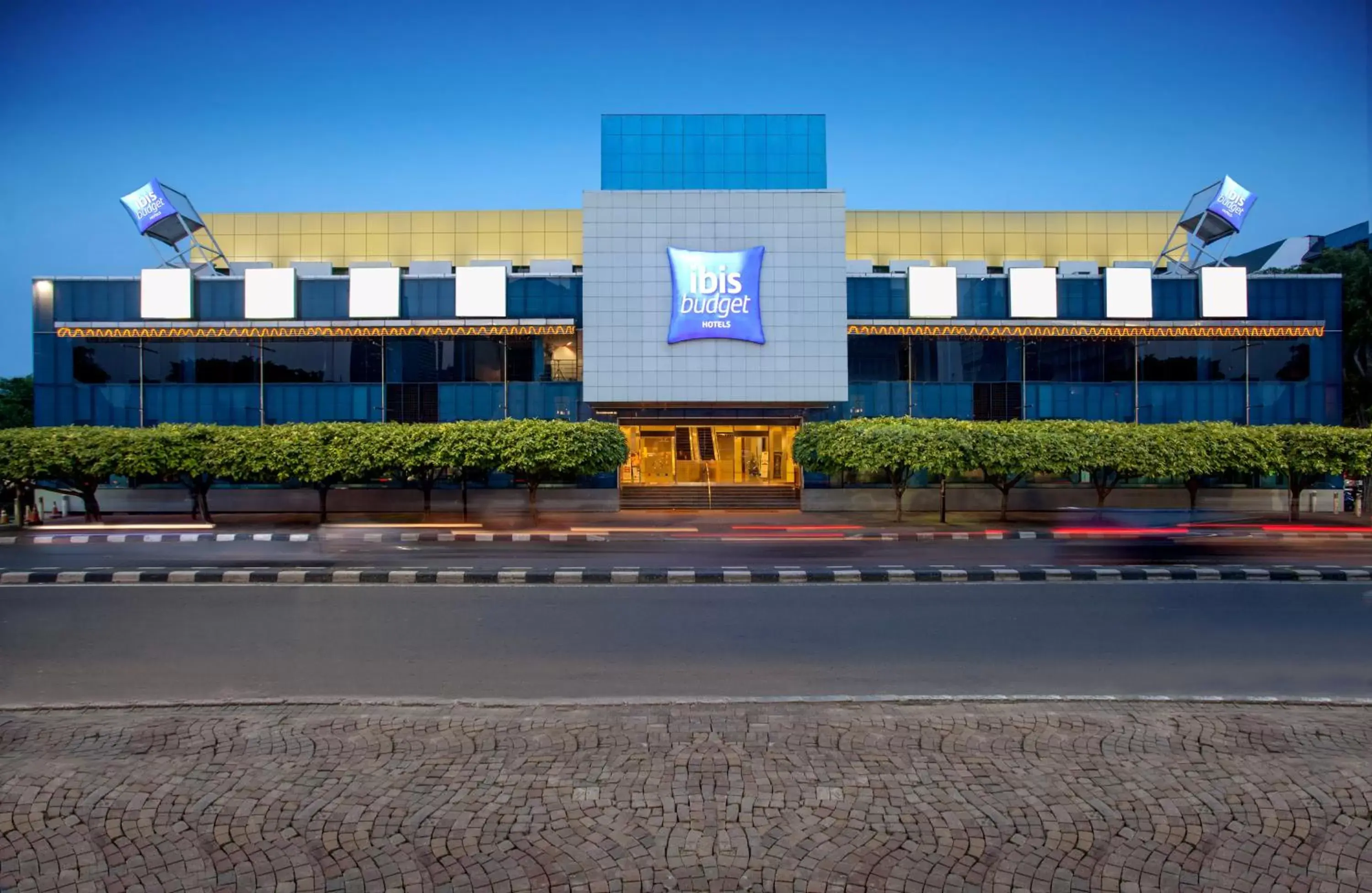 Facade/entrance in Ibis Budget Jakarta Menteng Facade/entrance in Ibis Budget Jakarta Menteng