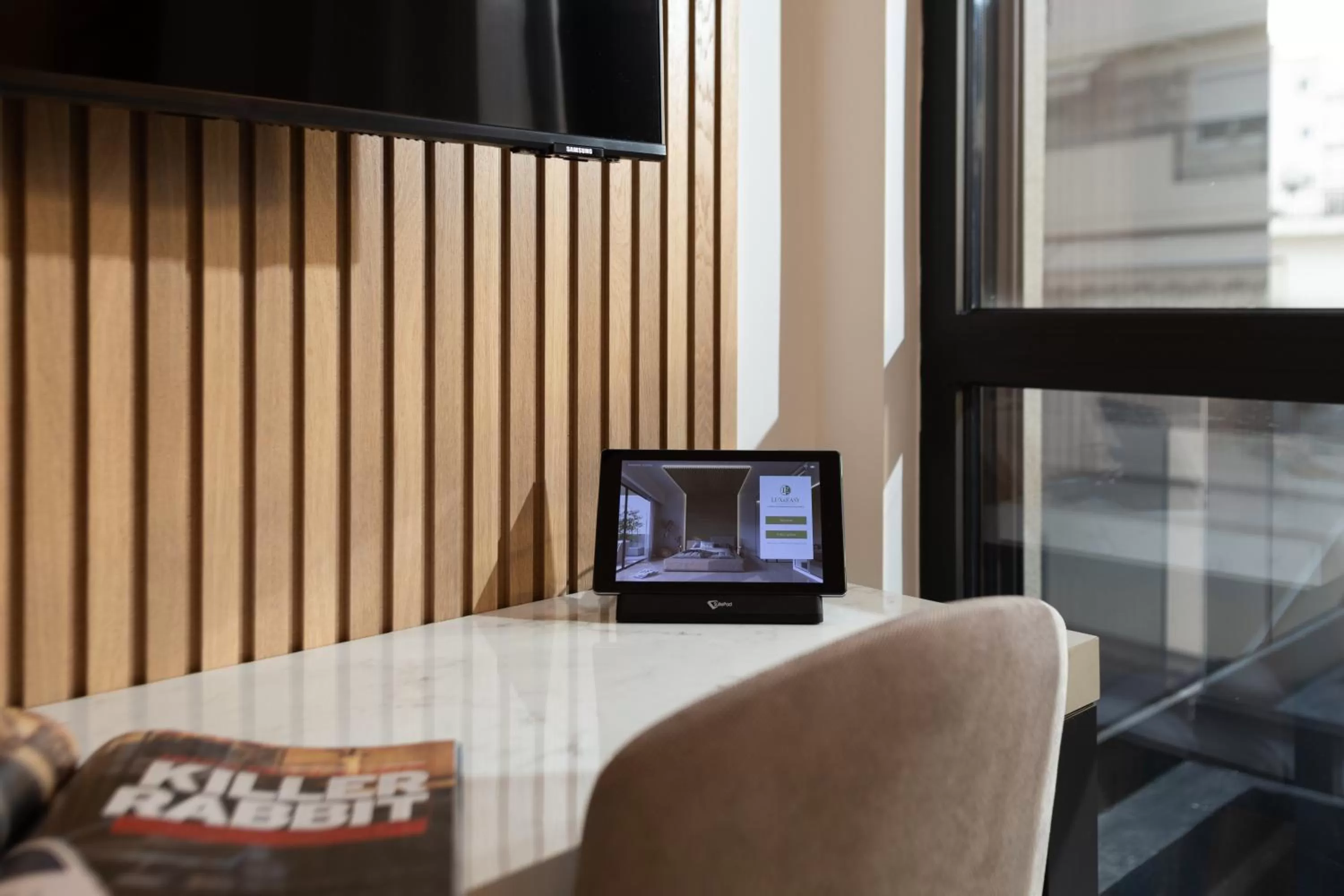 TV and multimedia in Incanto Boutique Suites - Neos Kosmos
