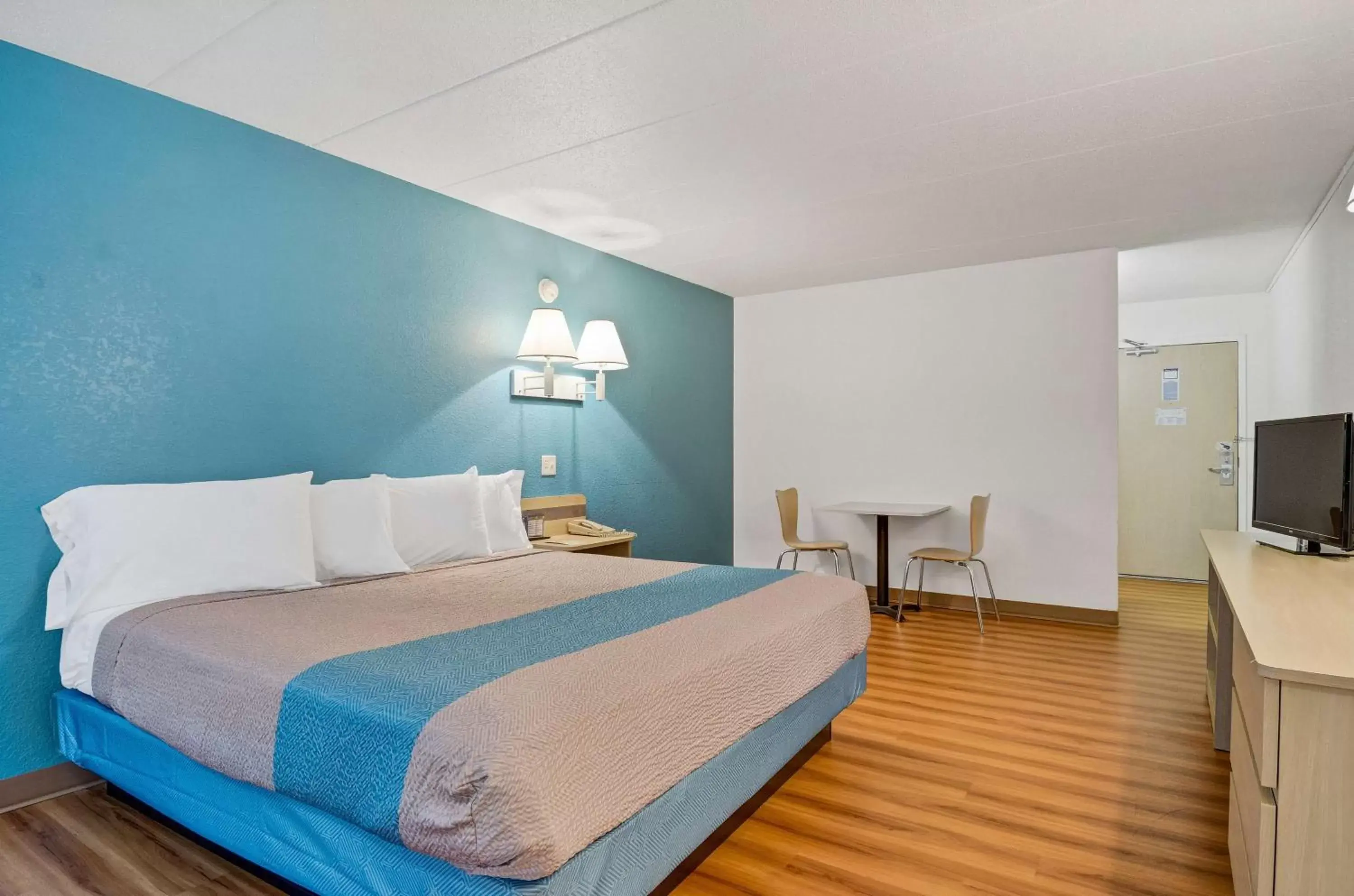 Bedroom, Bed in Motel 6-Big Springs, NE Bedroom, Bed in Motel 6-Big Springs, NE