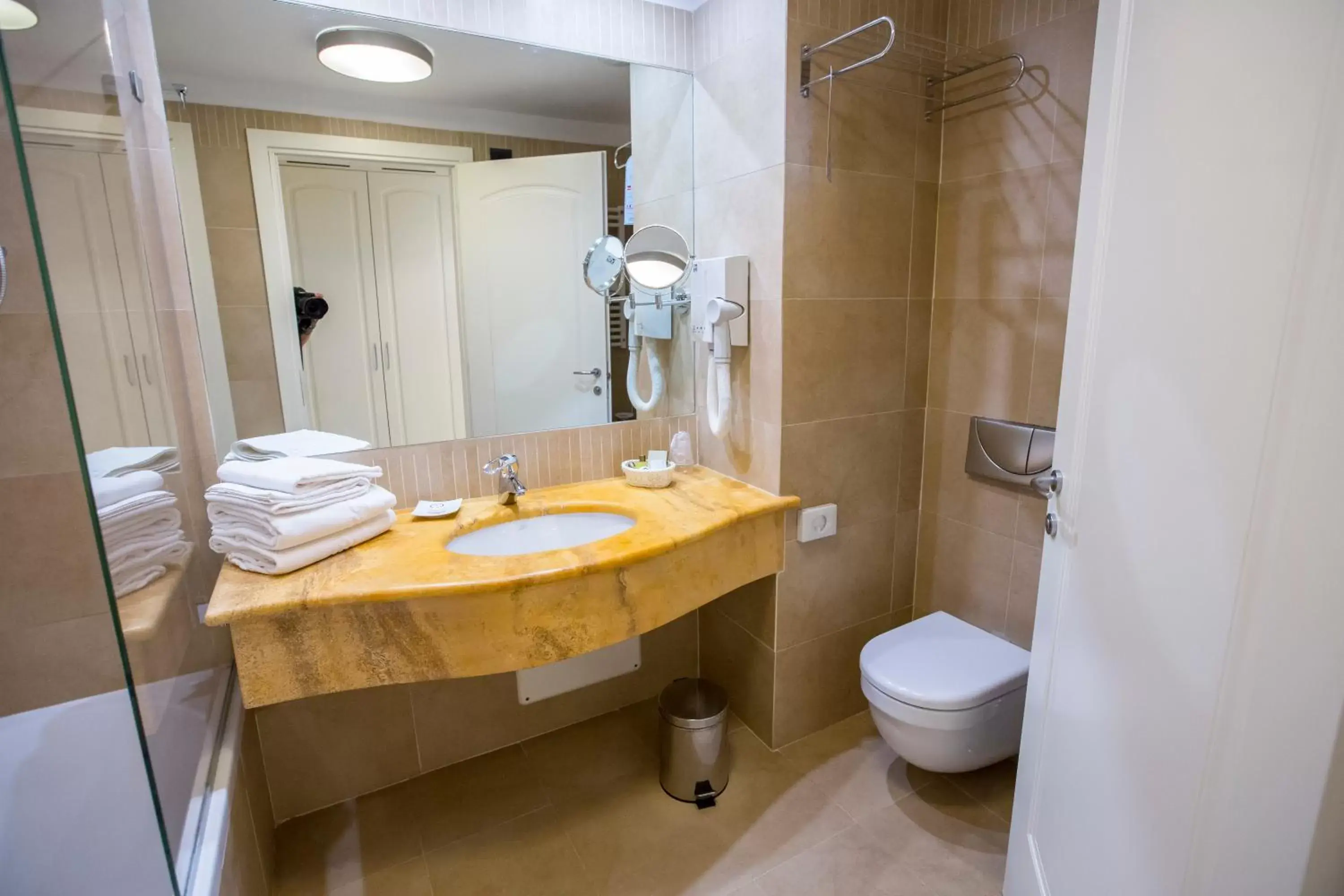 Bathroom in Cefalù Sea Palace