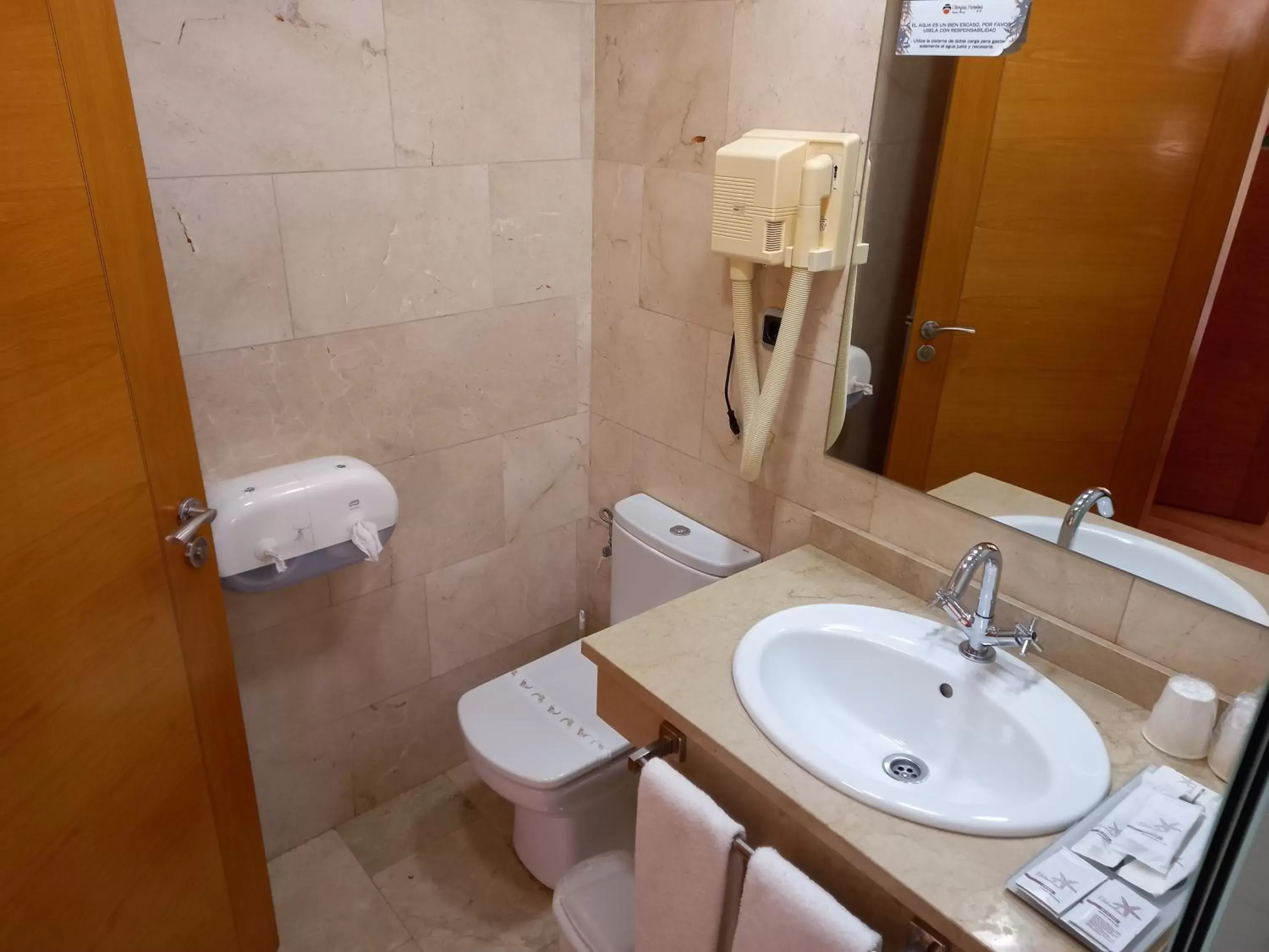 Bathroom in Olimpia Hoteles