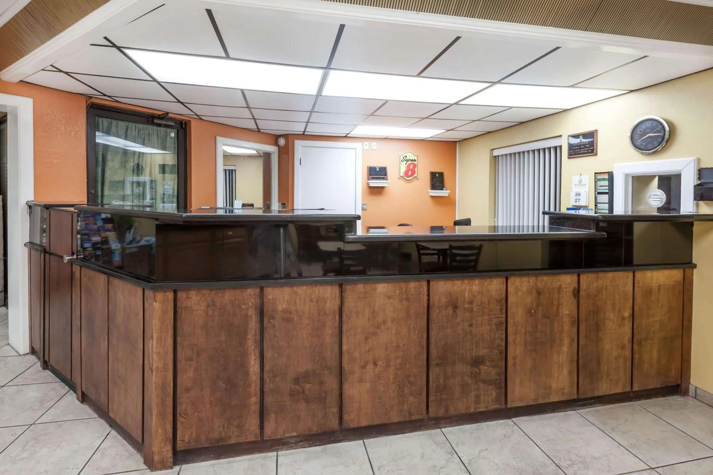 Lobby or reception in Super 8 by Wyndham Clinton