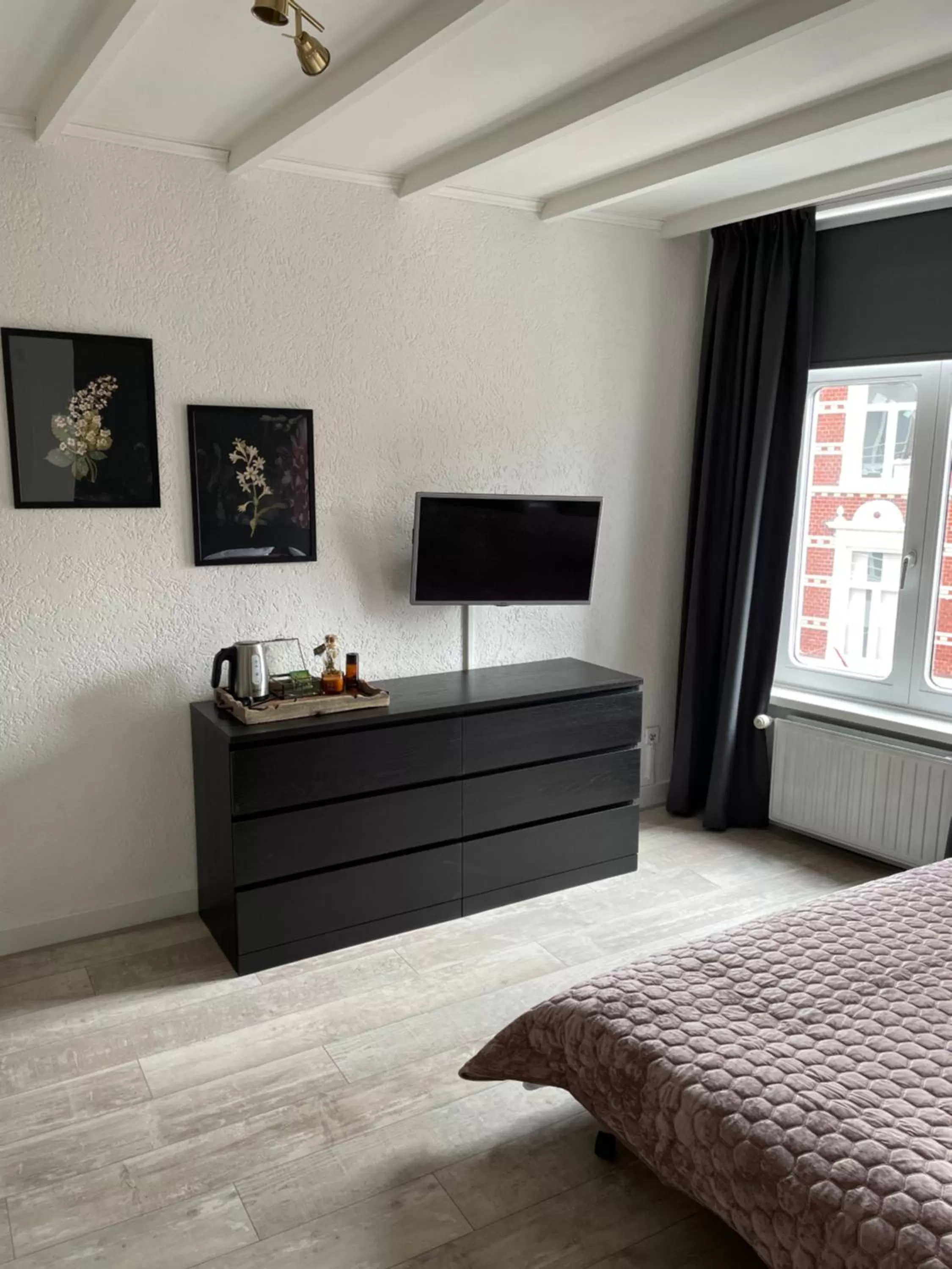 TV and multimedia, Bed in BnB Bruxelles - Studios & Apartments