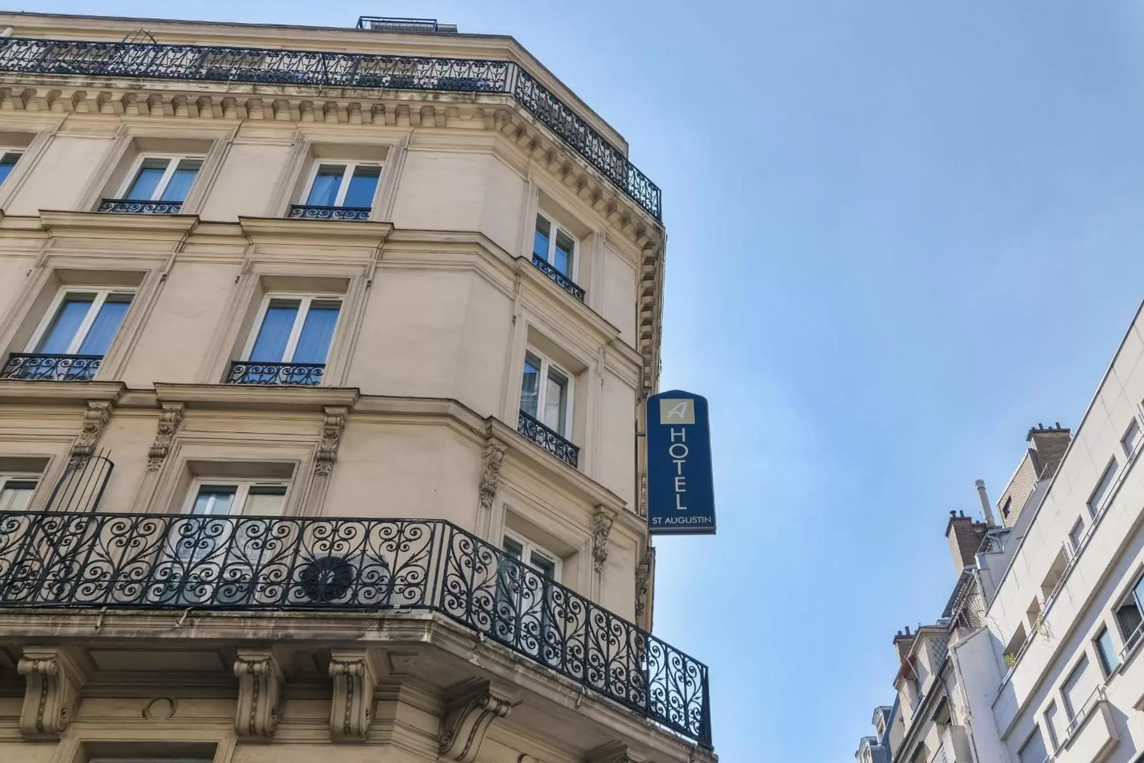 Facade/entrance, Property Building in Hôtel Augustin - Astotel