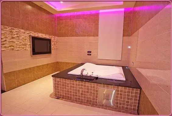 Bath, Bathroom in Wei Feng Hotel - Kaohsiung