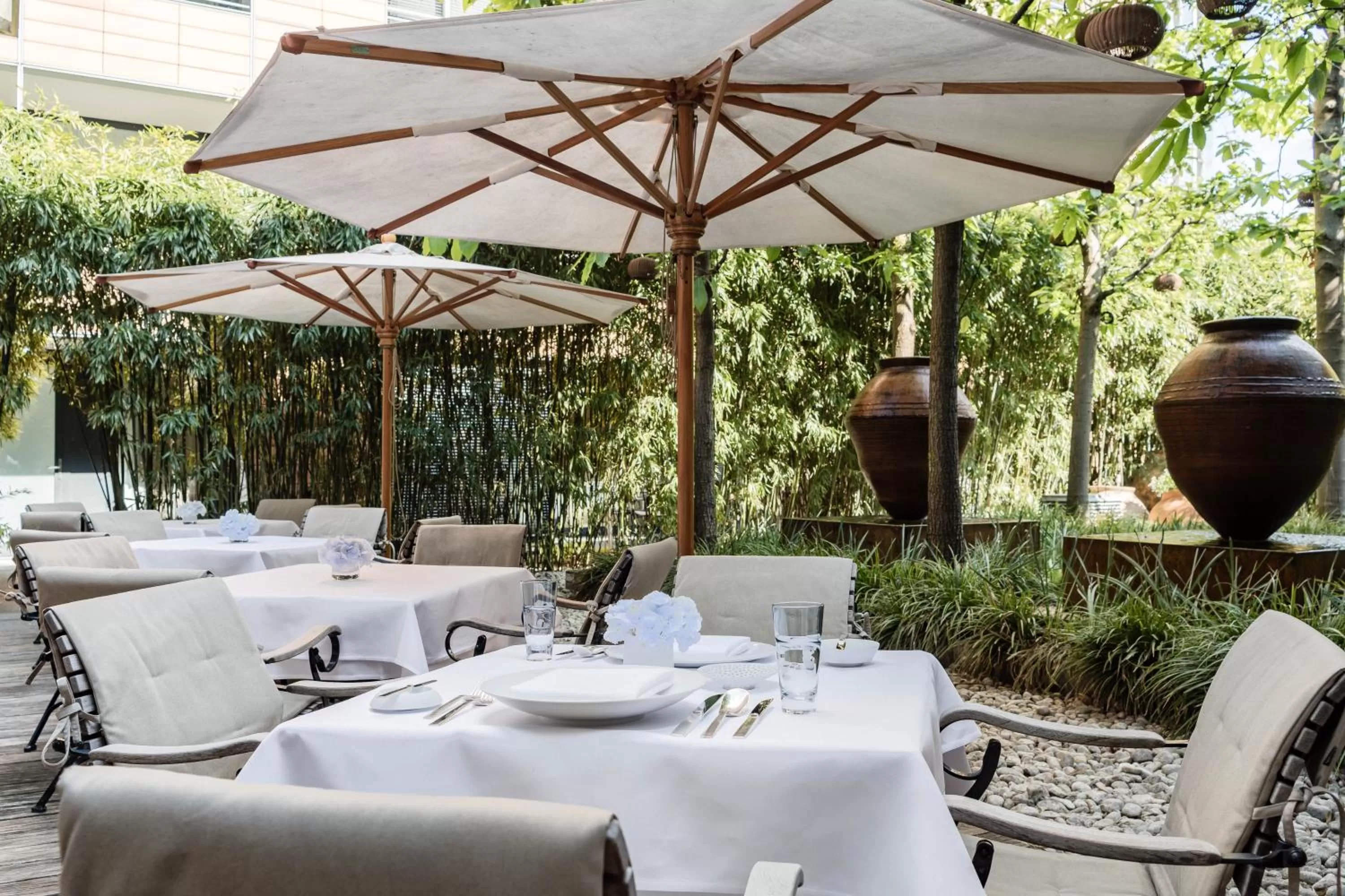 Restaurant/places to eat in The Mandala Berlin, a Member of Design Hotels