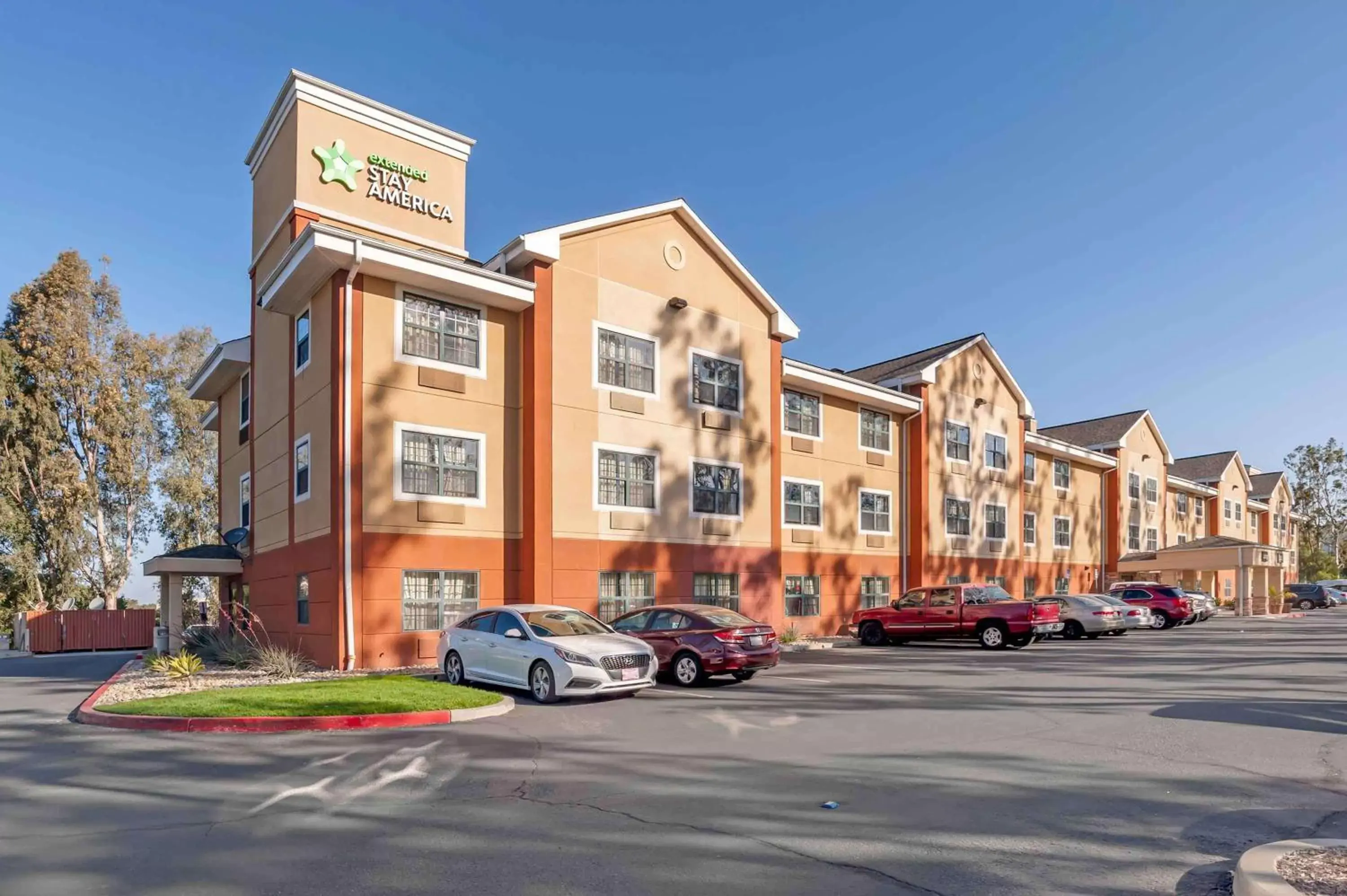 Property Building in Extended Stay America Suites - Orange County - Lake Forest