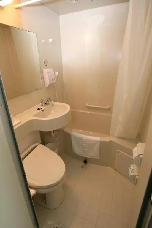 Bathroom in Toyoko Inn Busan Haeundae 2