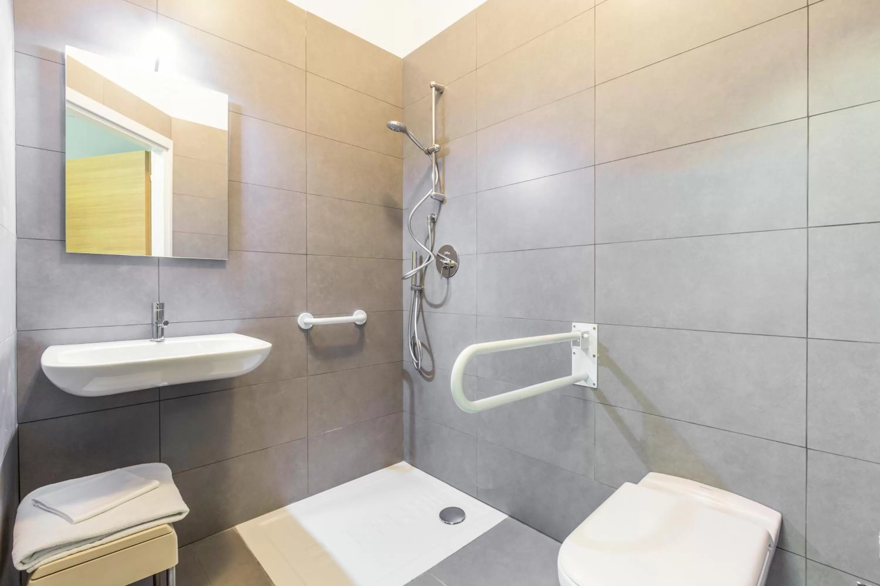 Shower in Ibis Styles Brindisi