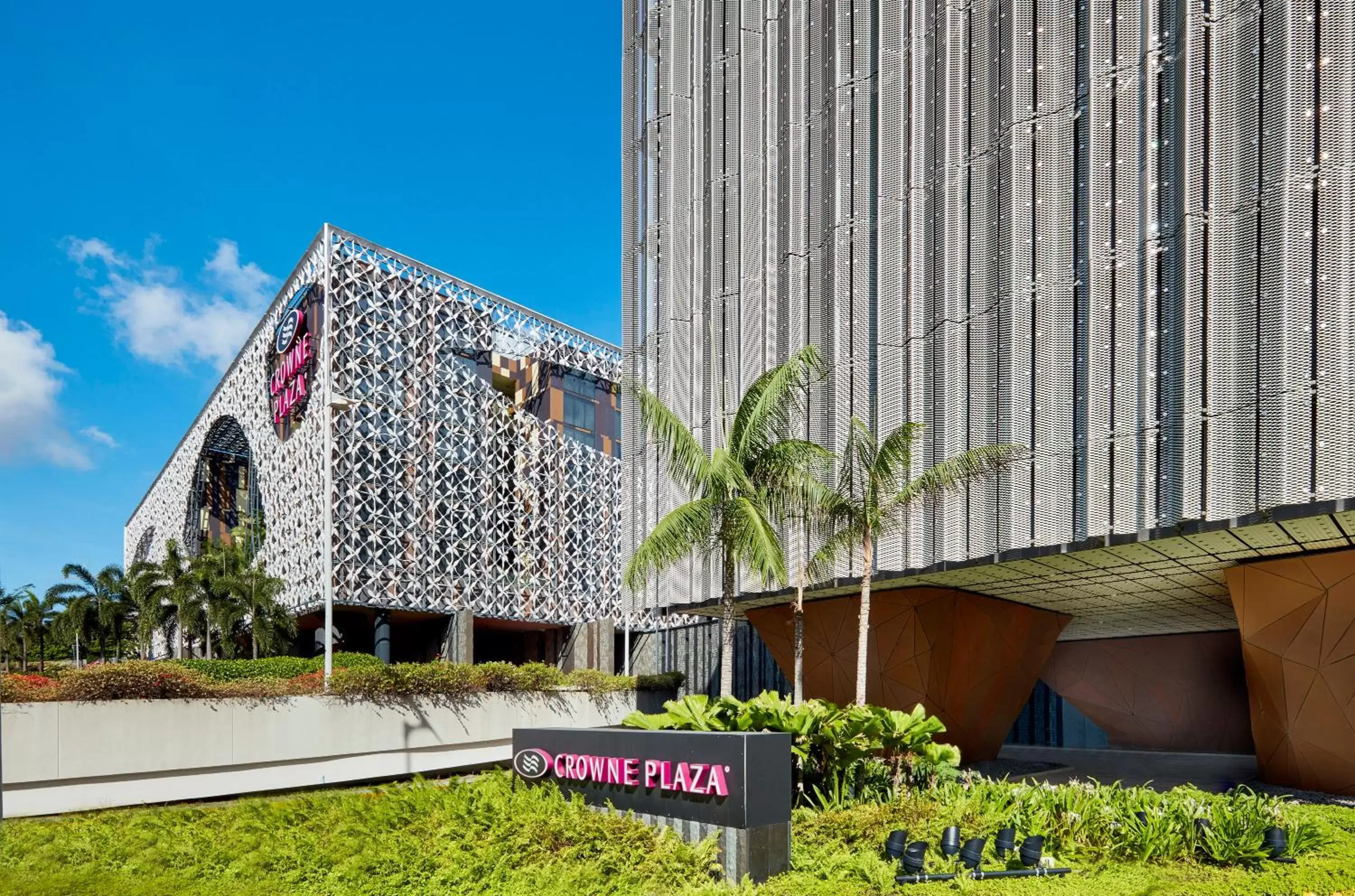 Property Building in Crowne Plaza Changi Airport, an IHG Hotel