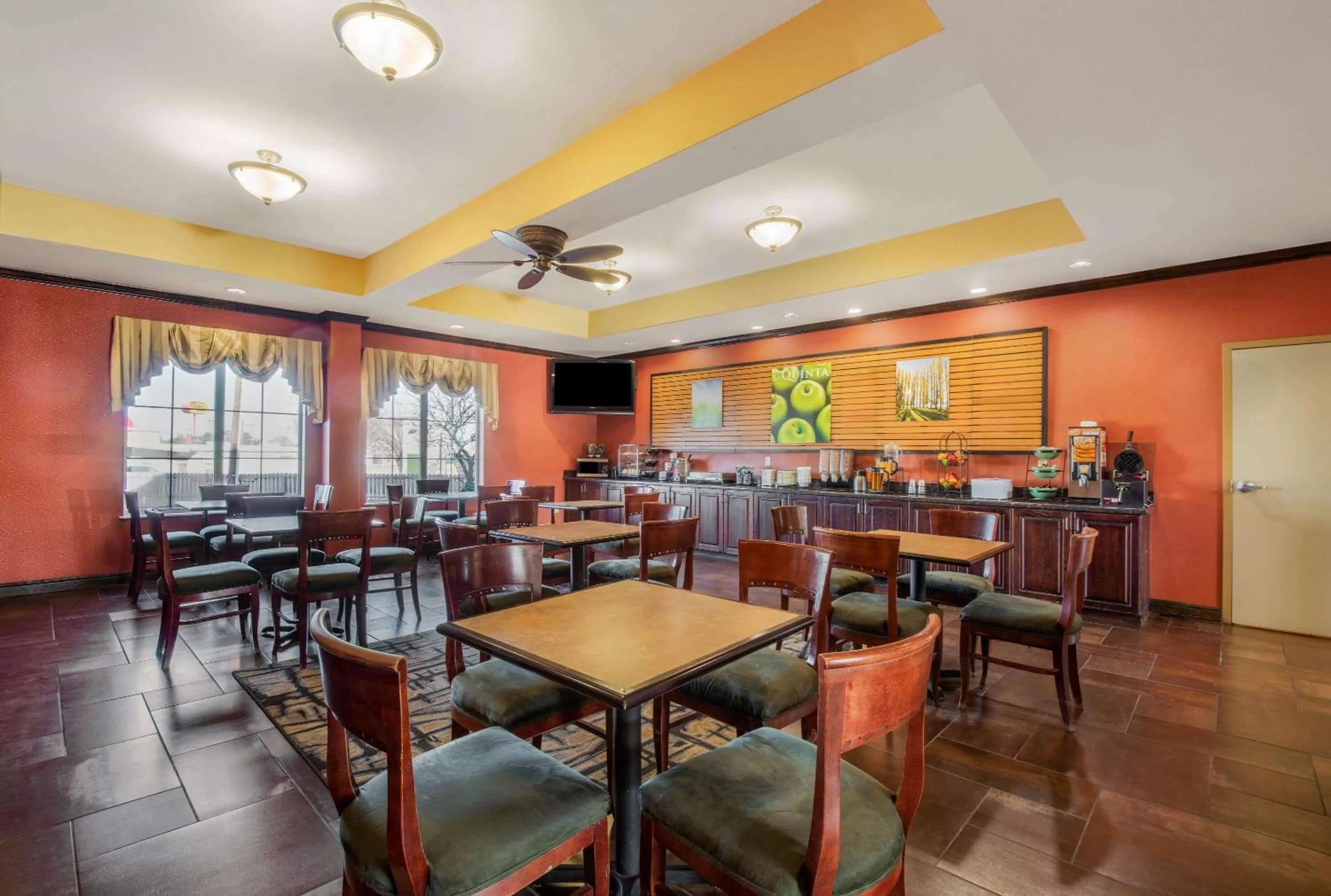 Restaurant/places to eat in La Quinta by Wyndham Eastland