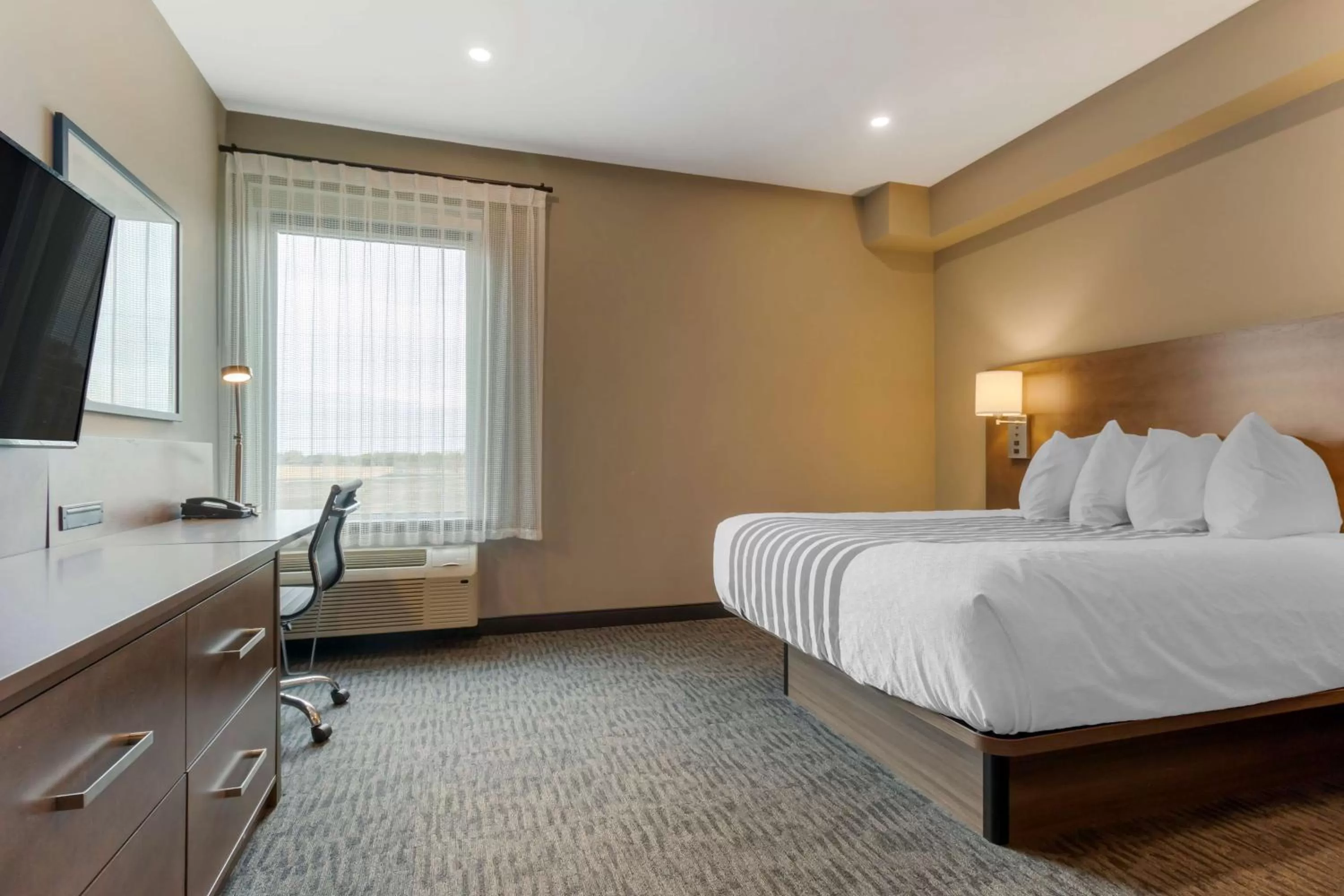 Bedroom, Bed in Best Western Plus Dauphin