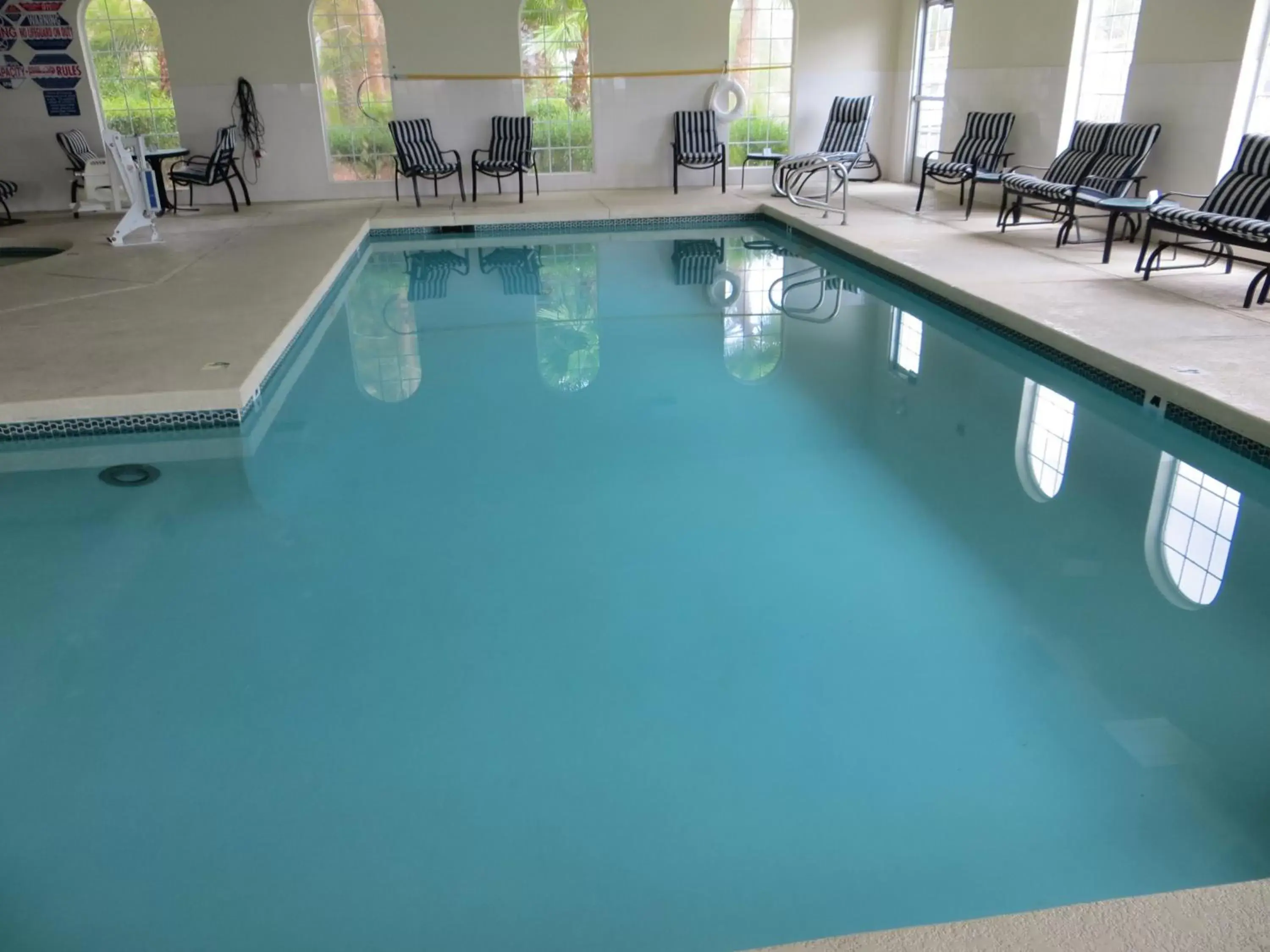 Swimming Pool in Hawthorn Suites Las Vegas