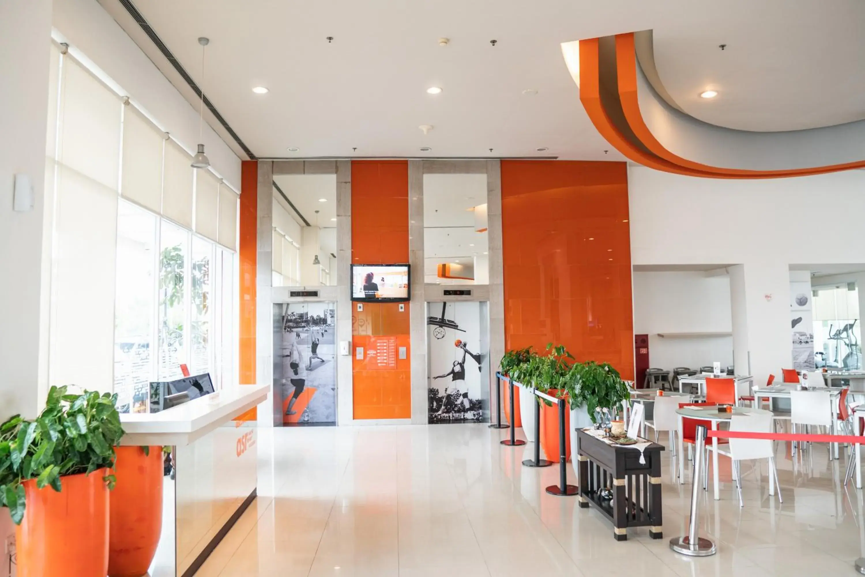Lobby or reception, Restaurant/Places to Eat in Harris Hotel Batam Center