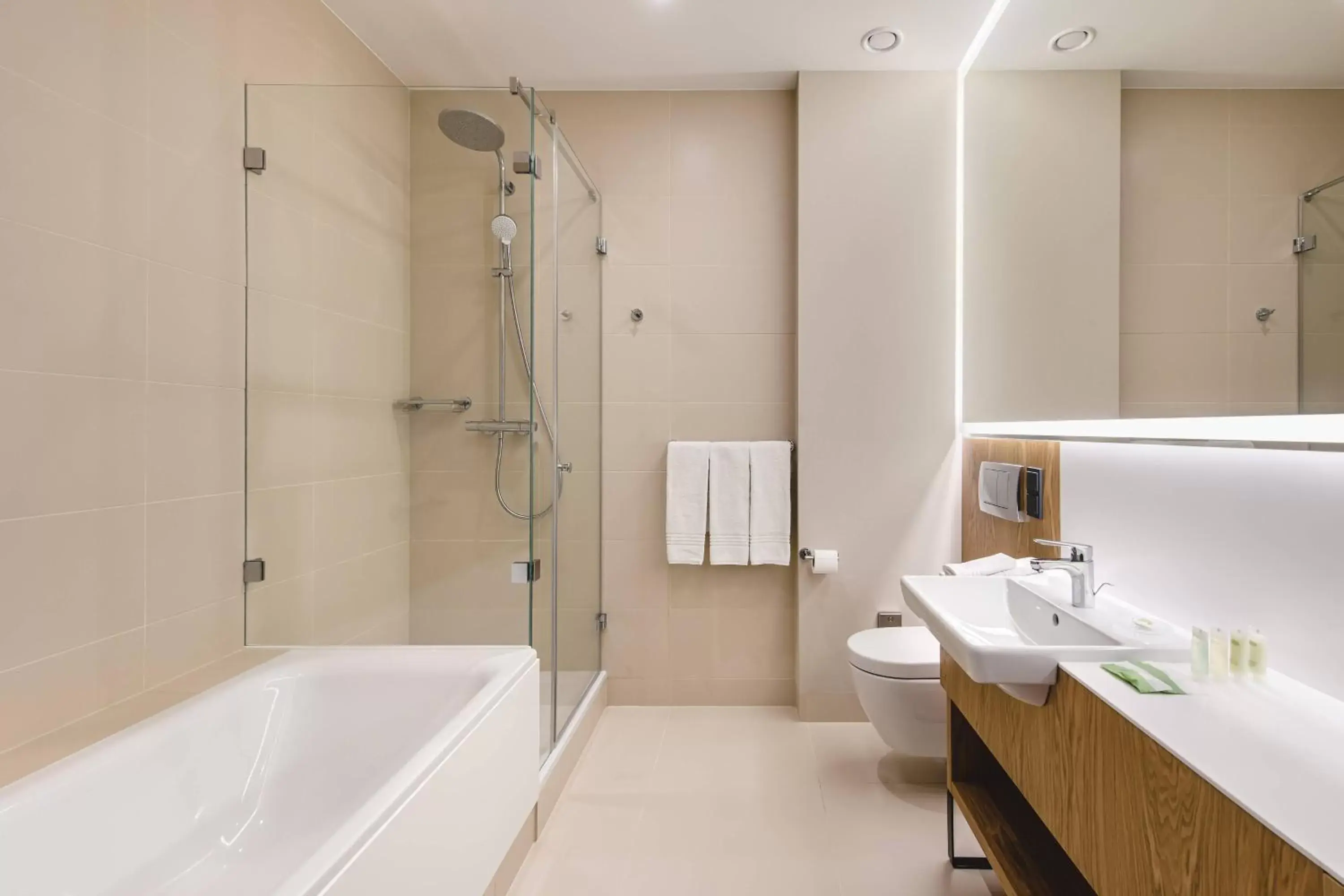 Bathroom in Courtyard by Marriott Warsaw Airport