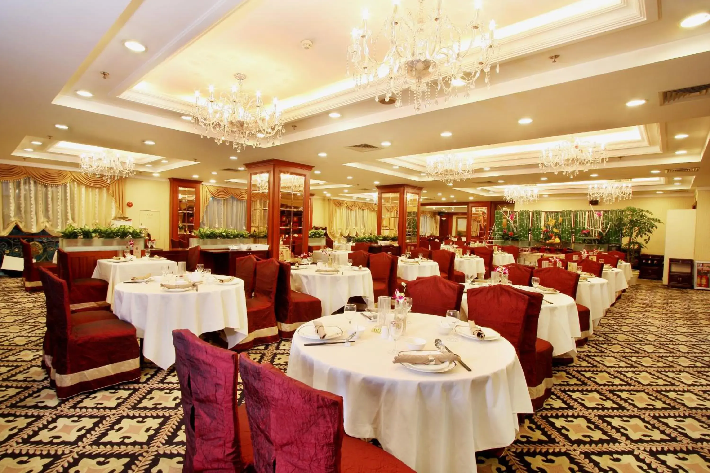 Restaurant/places to eat, Banquet Facilities in Grand Palace Hotel（Grand Hotel Management Group）