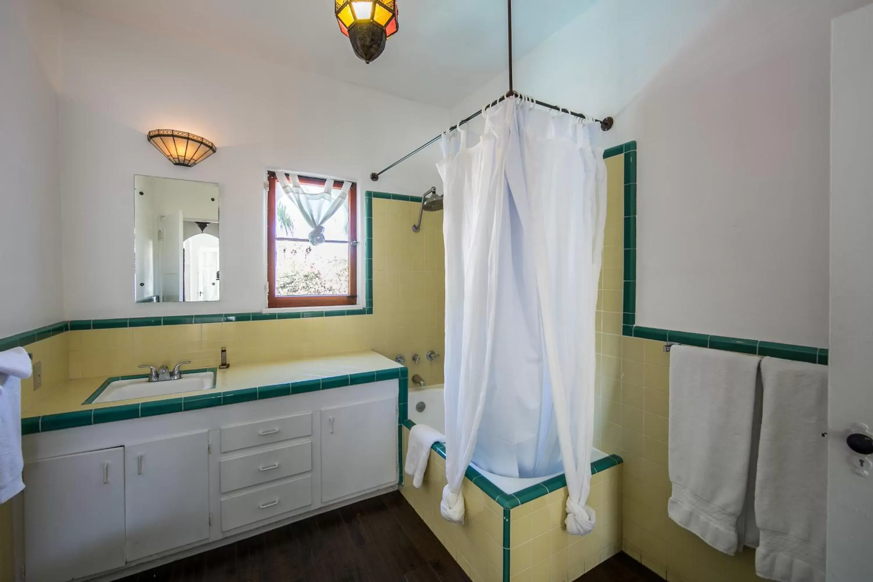 Bathroom, Kitchen/Kitchenette in Korakia Pensione