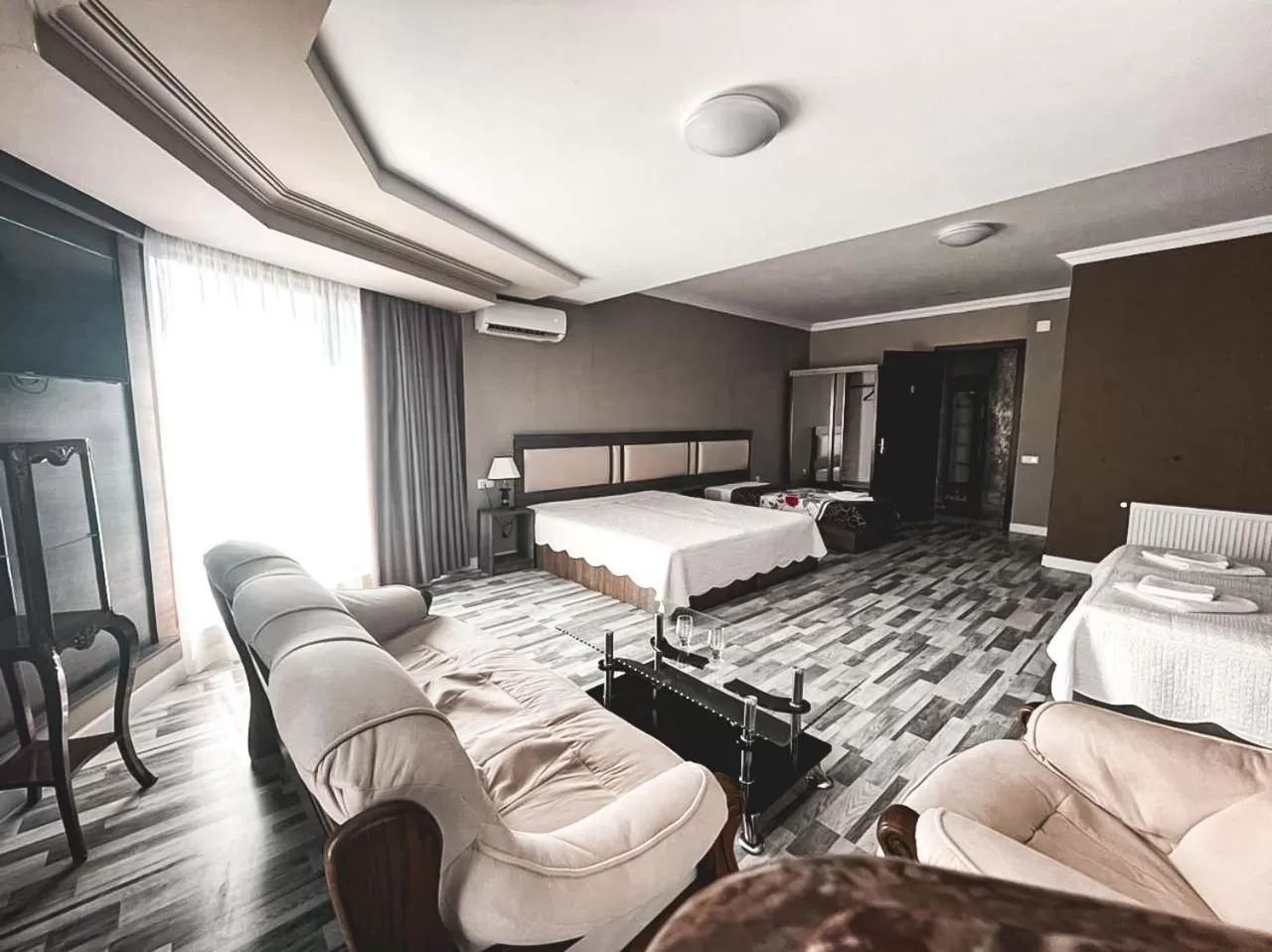 Photo of the whole room, Bed in Discovery Hotel