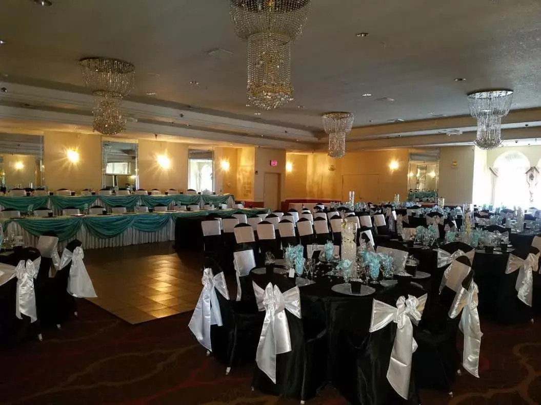 Banquet Facilities in Ramada by Wyndham Glendale Heights/Lombard