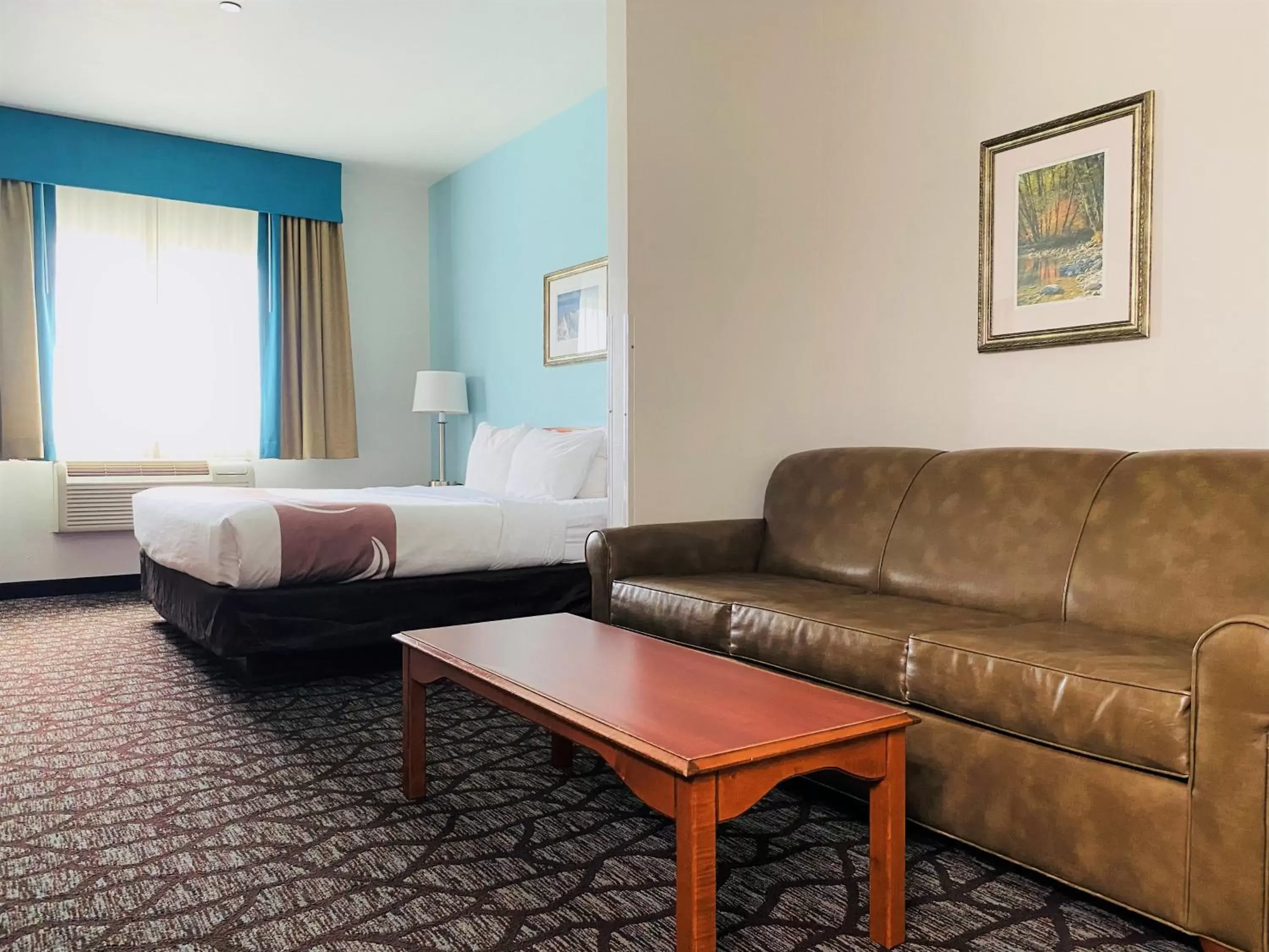 Bed in Quality Inn & Suites Sequim at Olympic National Park