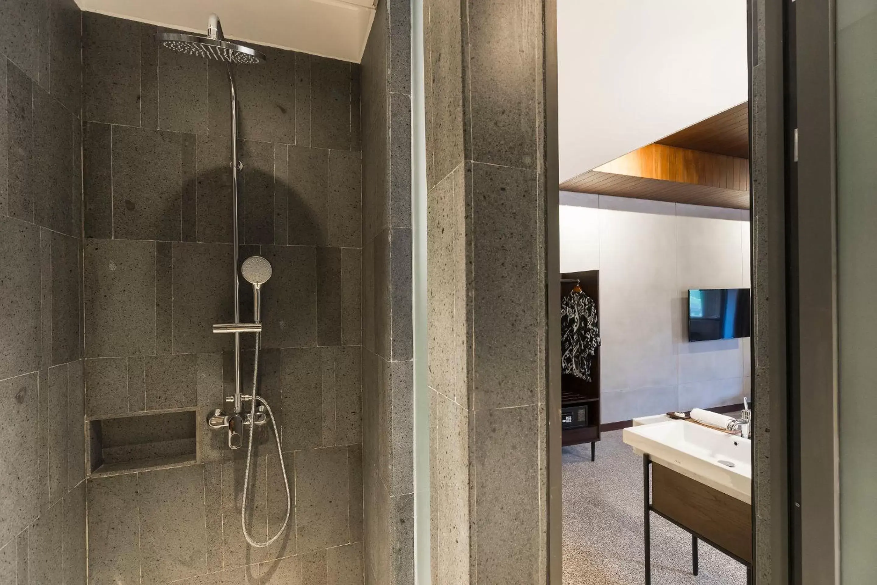 Shower, Bathroom in ARTOTEL Haniman Ubud