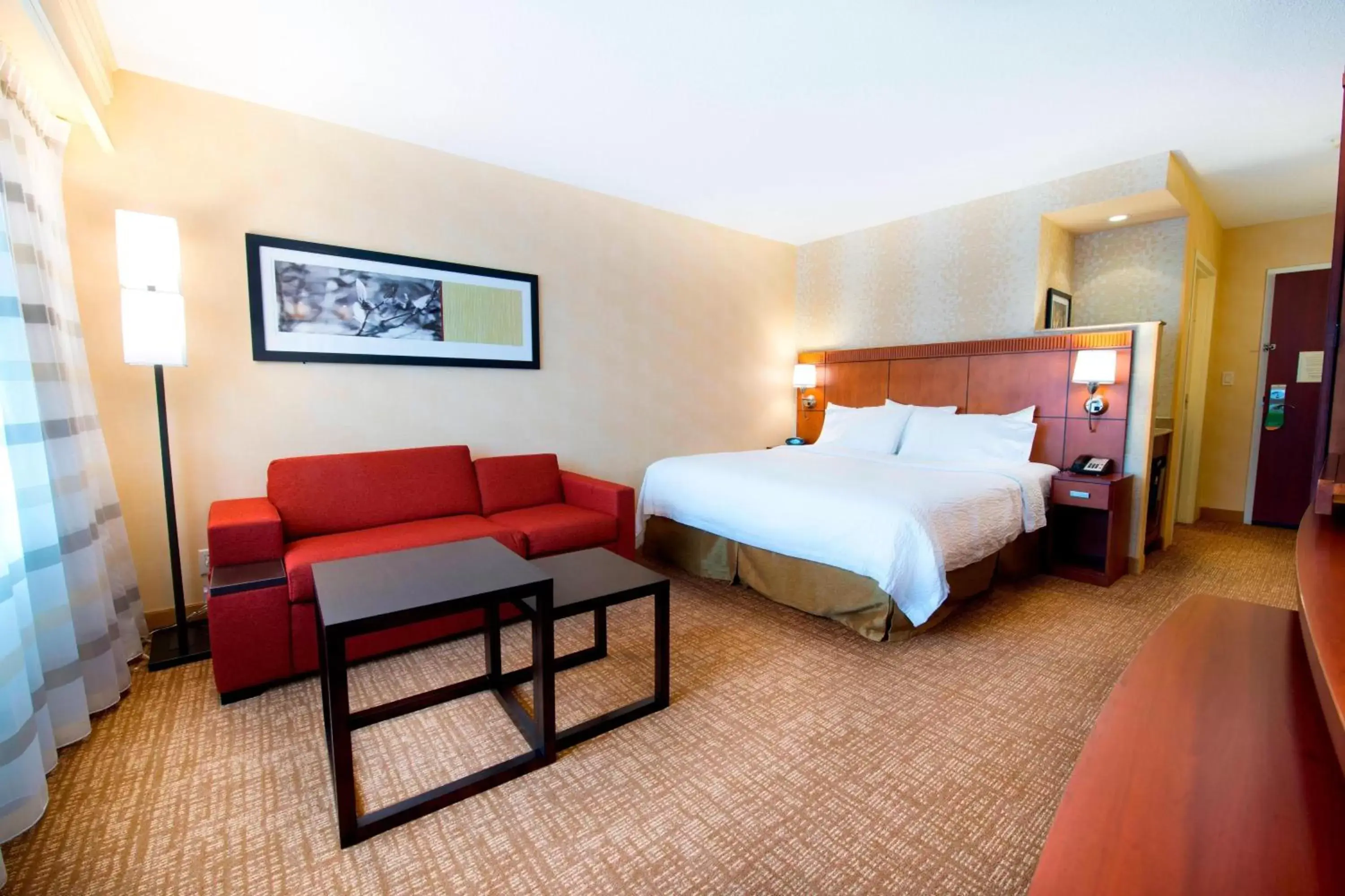 Photo of the whole room in Courtyard by Marriott Mississauga-Airport Corporate Centre West