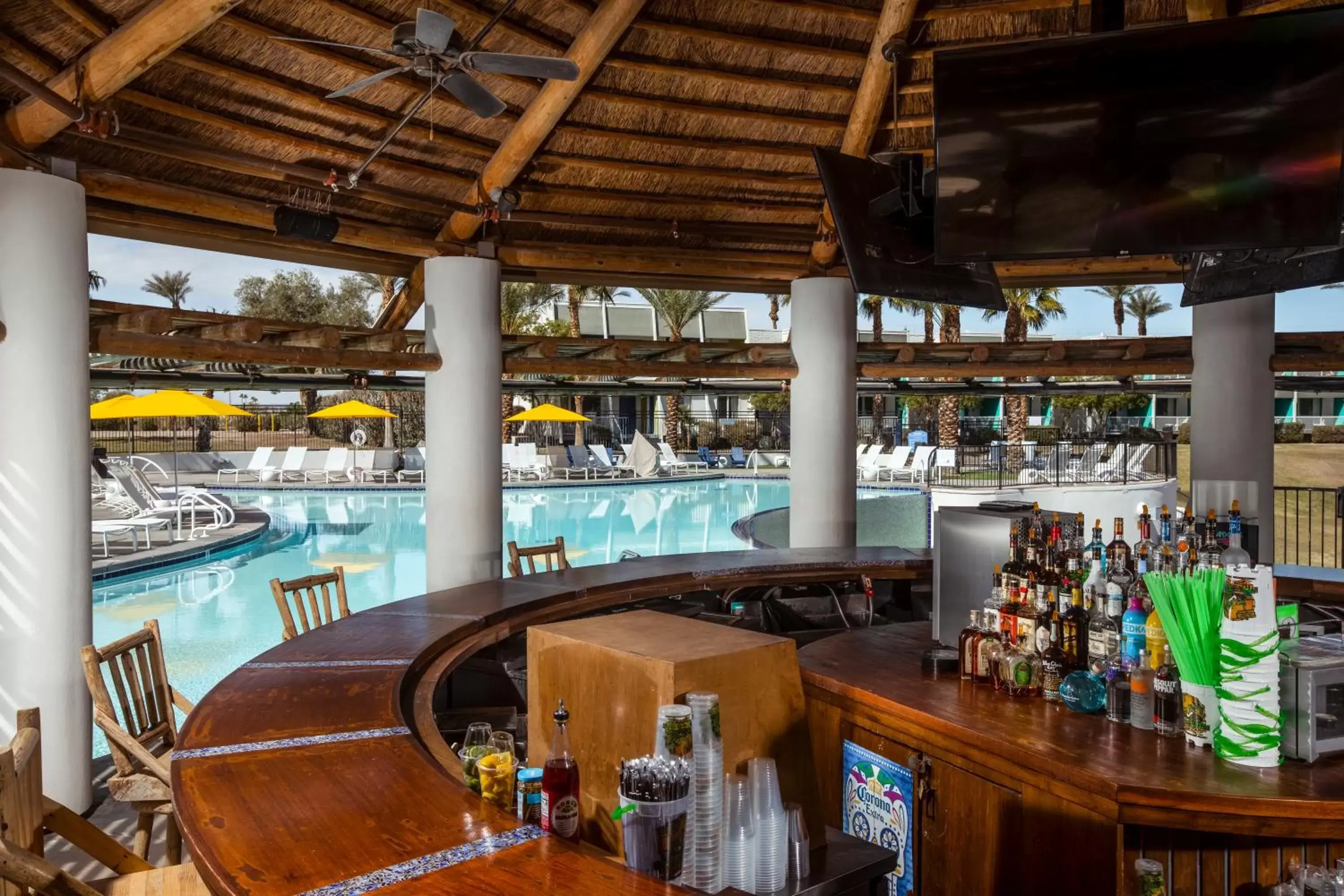 Lounge or bar, Lounge/Bar in The Nautical Beachfront Resort