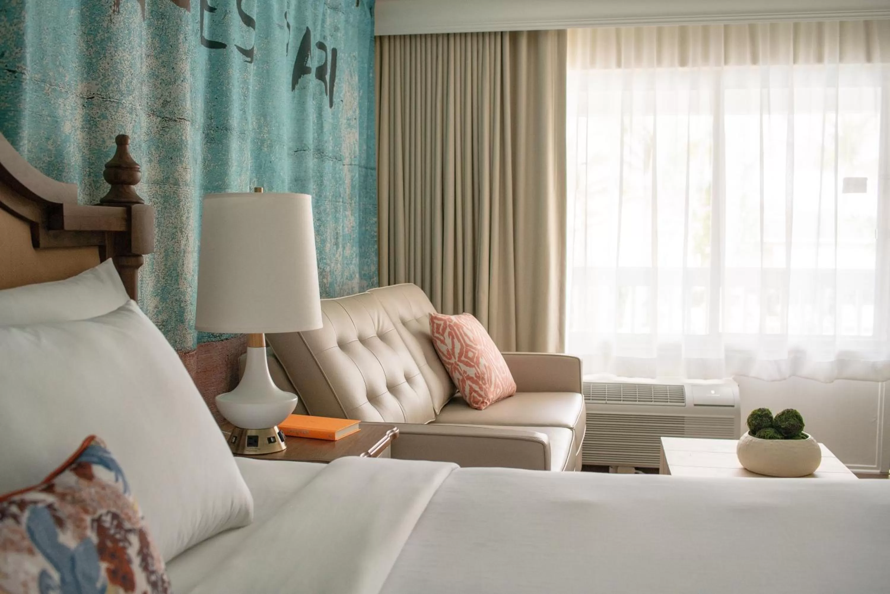 Photo of the whole room, Bed in Havana Cabana at Key West