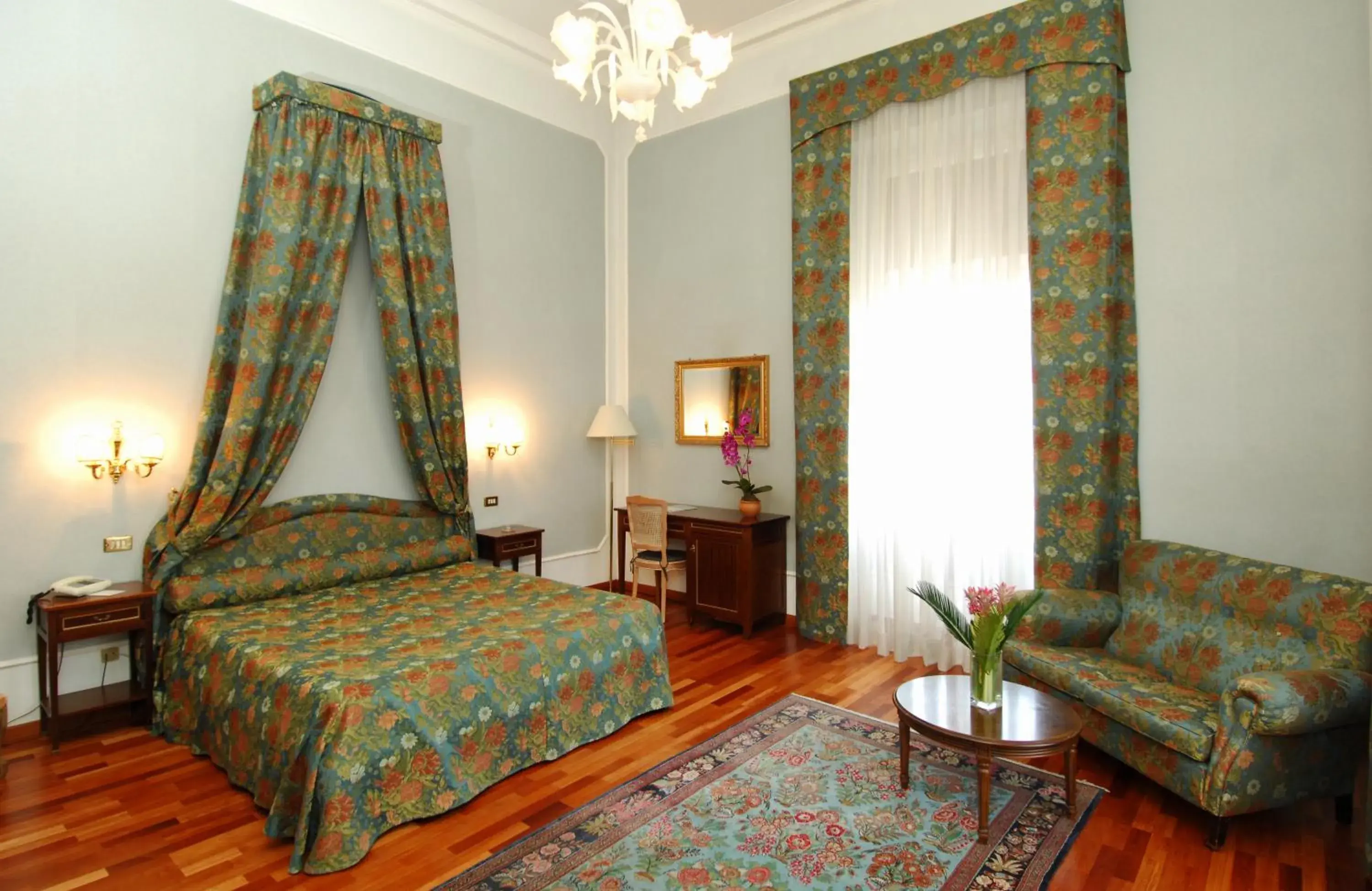 Photo of the whole room, Bed in Grande Albergo Quattro Stagioni