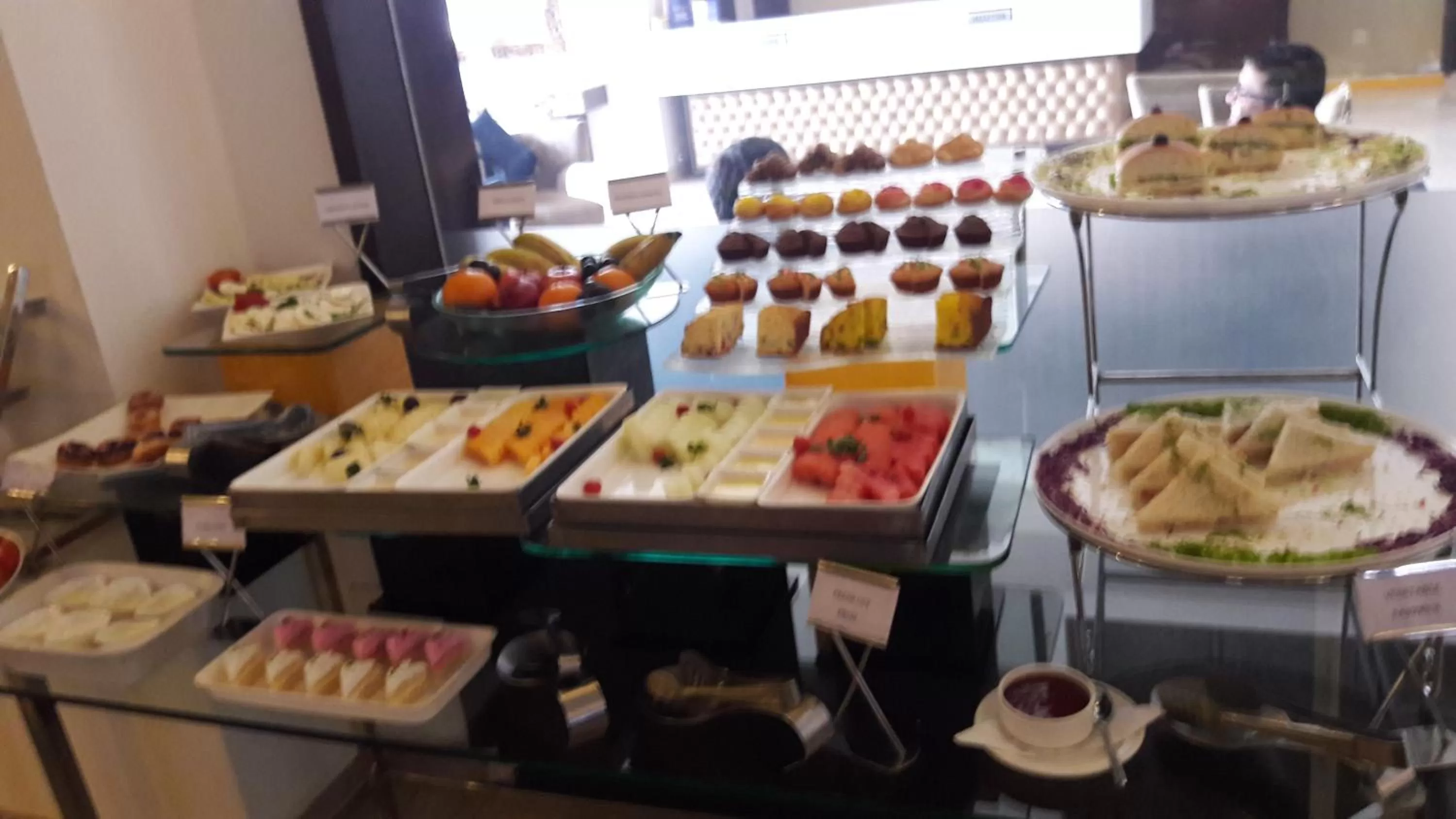 Buffet breakfast in Best Western Maryland