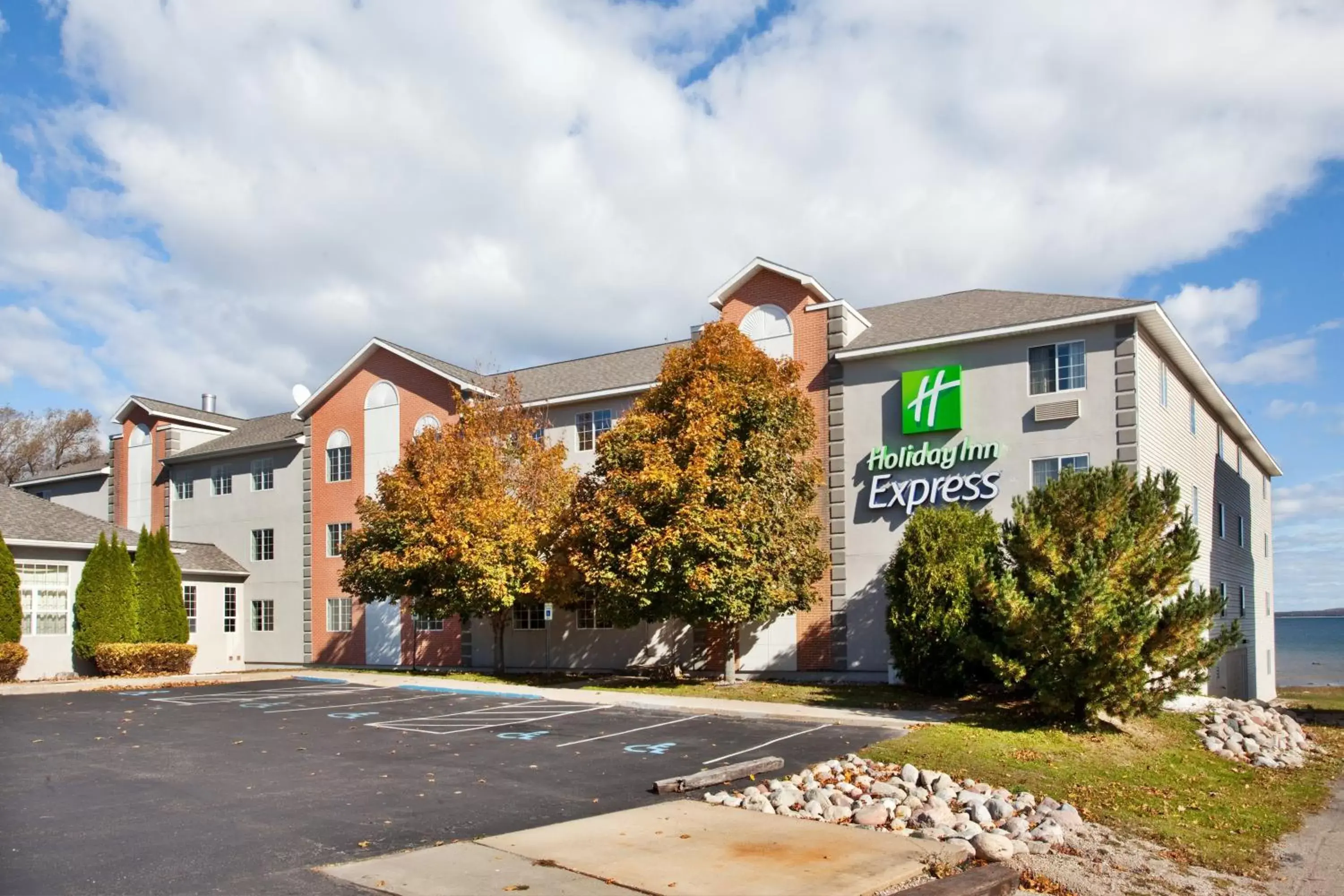 Property Building in Holiday Inn Express St. Ignace Lake Front Hotel