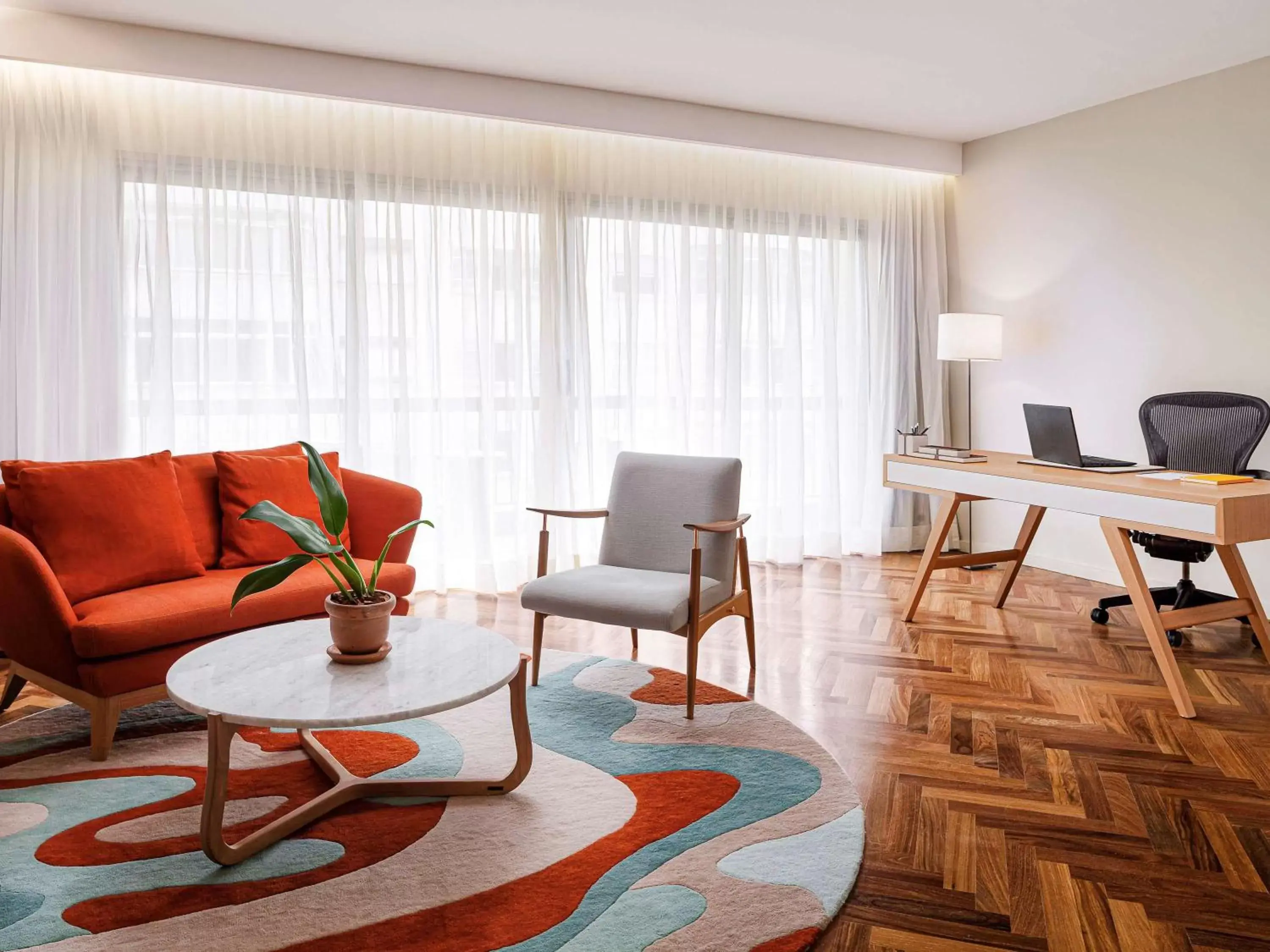 Photo of the whole room, Seating Area in Fairmont Rio de Janeiro Copacabana