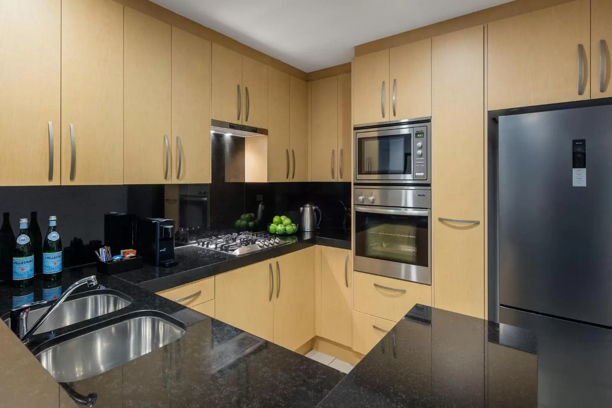 Kitchen or kitchenette, Kitchen/Kitchenette in Meriton Suites World Tower, Sydney