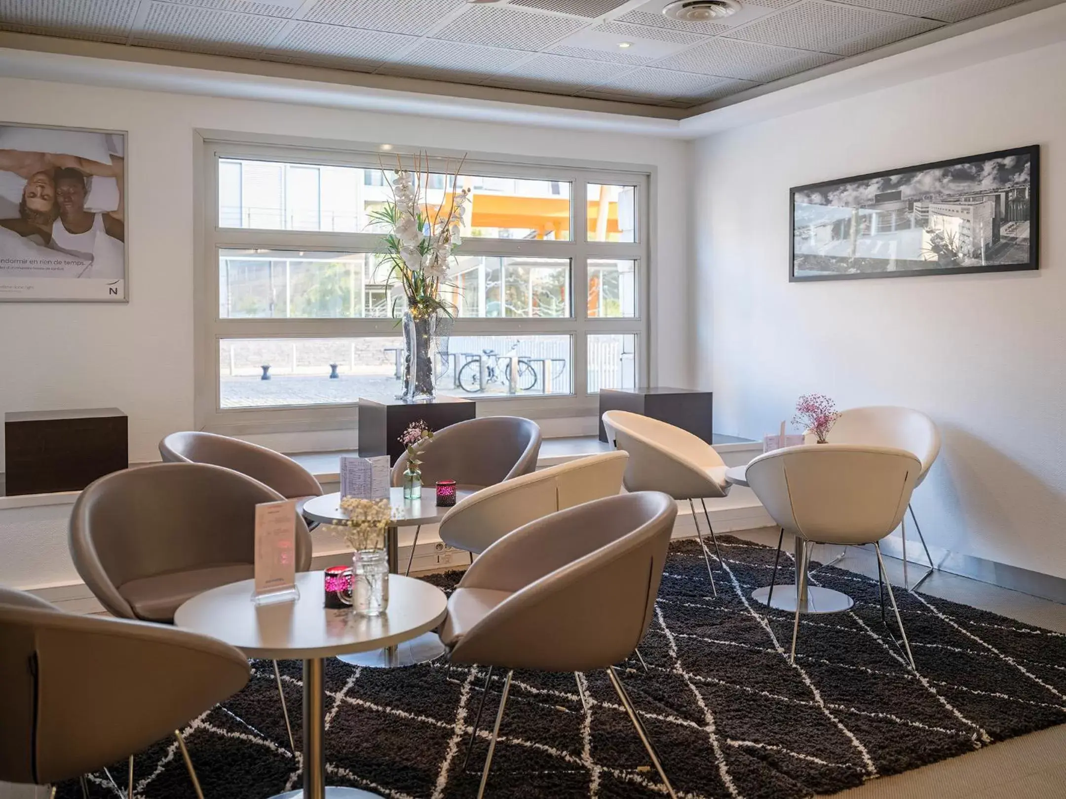 Seating Area in Novotel Nantes Centre Gare